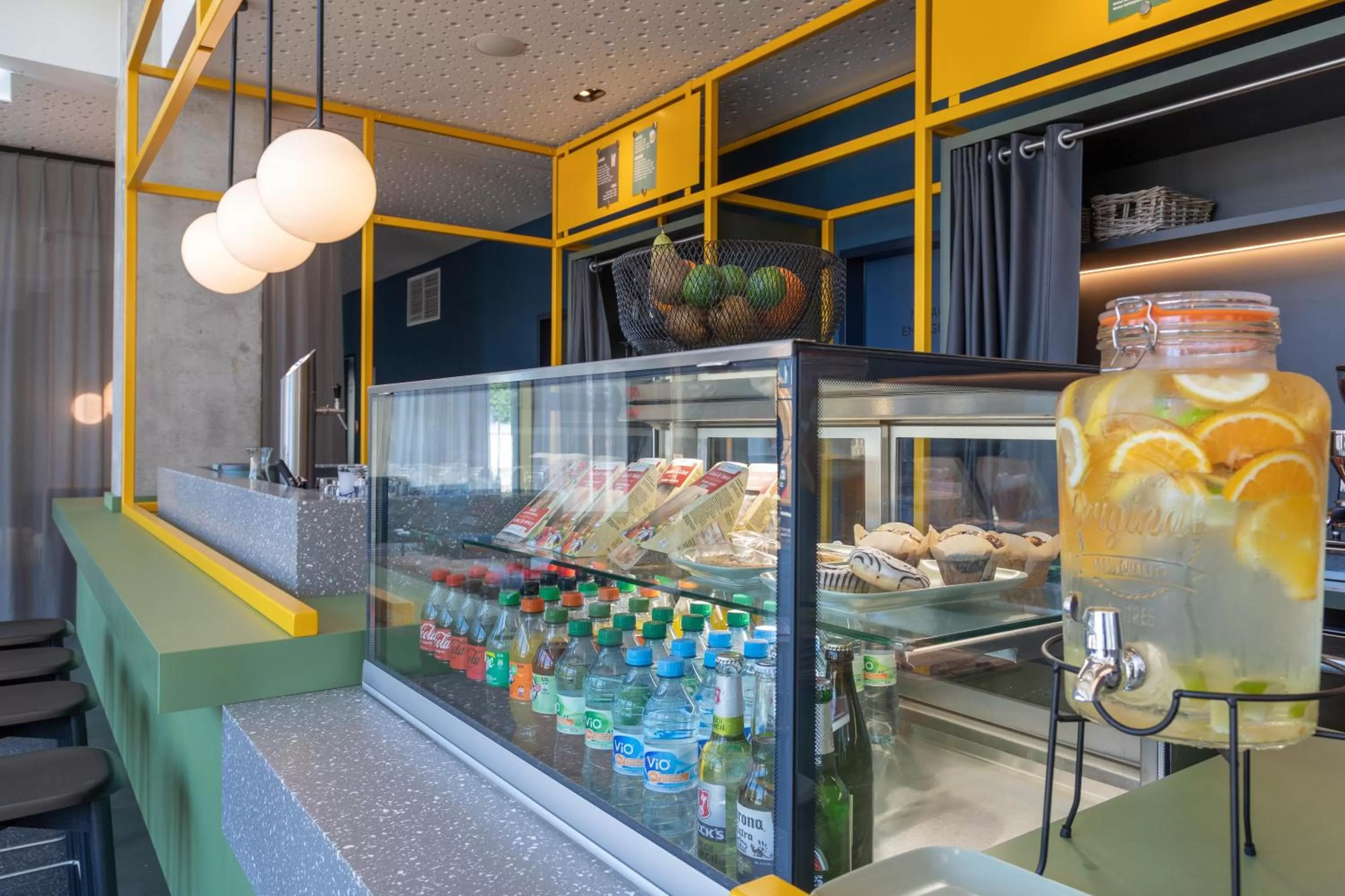 Food and drinks in MEININGER Hotel Bremen Hauptbahnhof