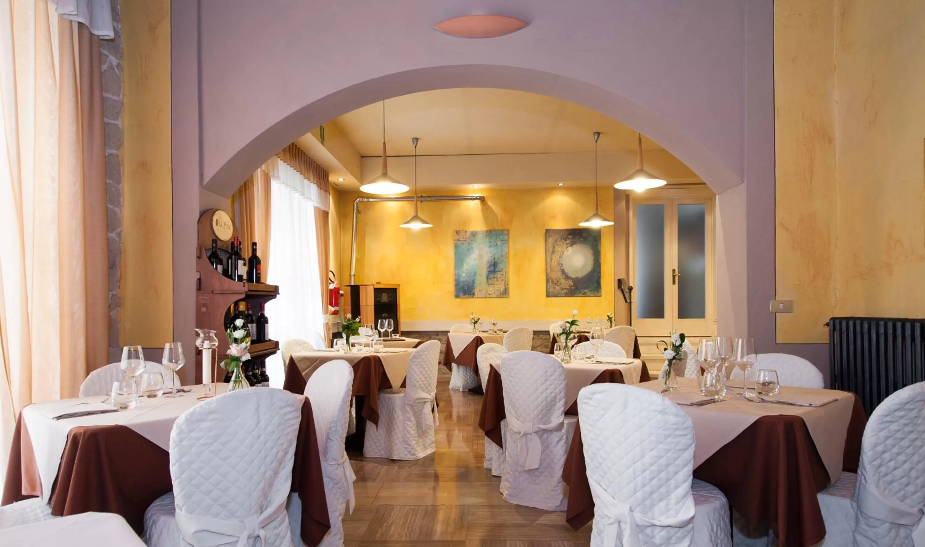 Restaurant/places to eat in Hotel Monti