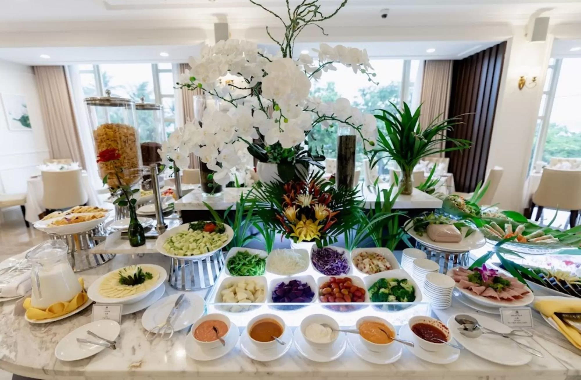 Restaurant/places to eat, Food in MerPerle Beach Hotel