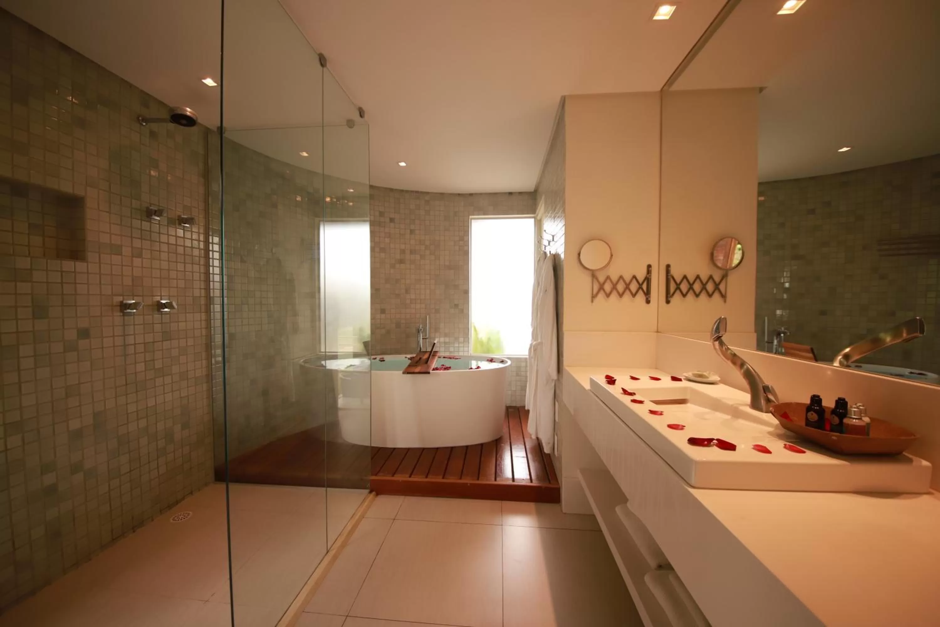 Hot Tub, Bathroom in Pousada Rangai