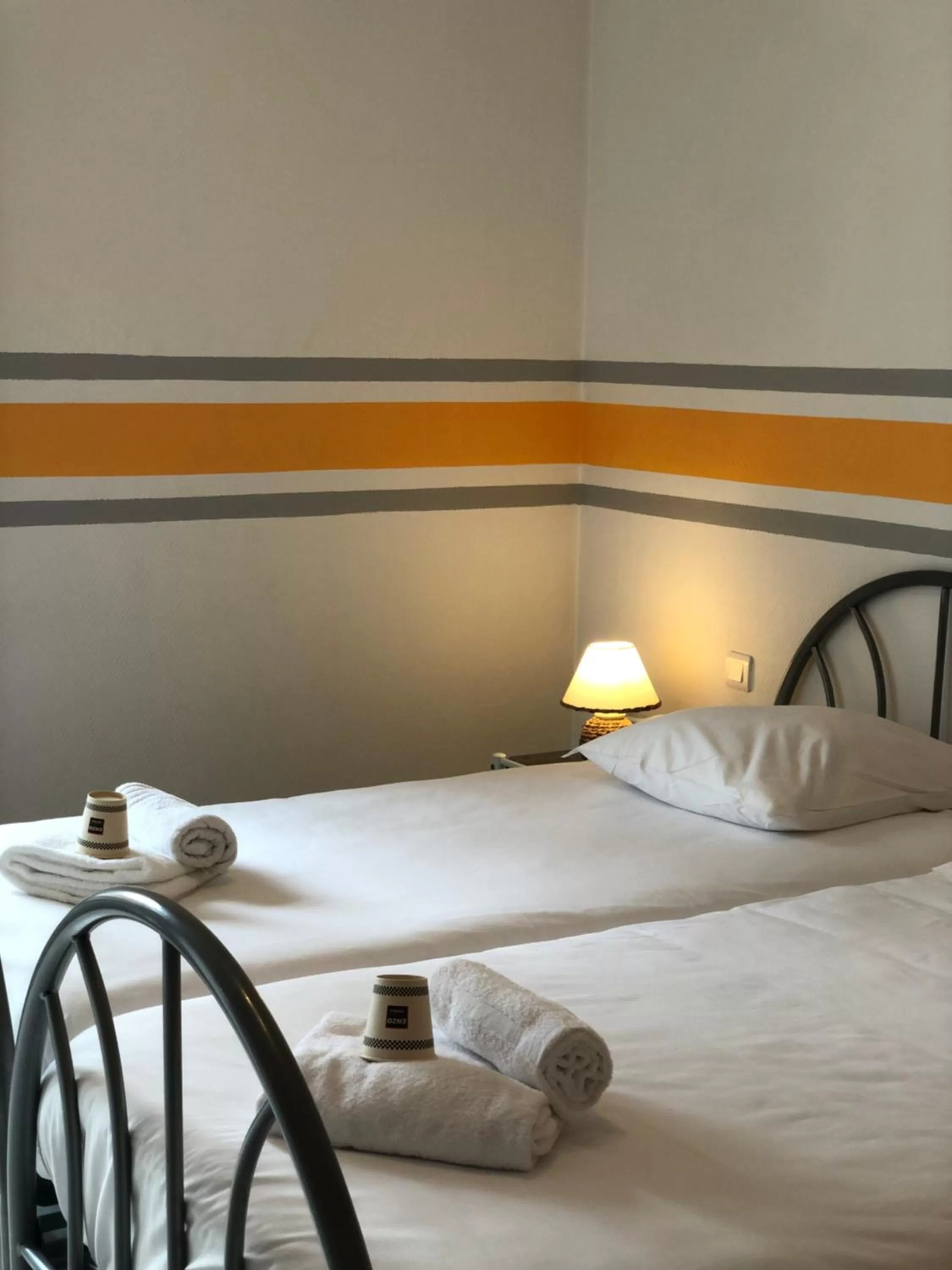 Bed in Enzo Hotels Neufchâteau by Kyriad Direct