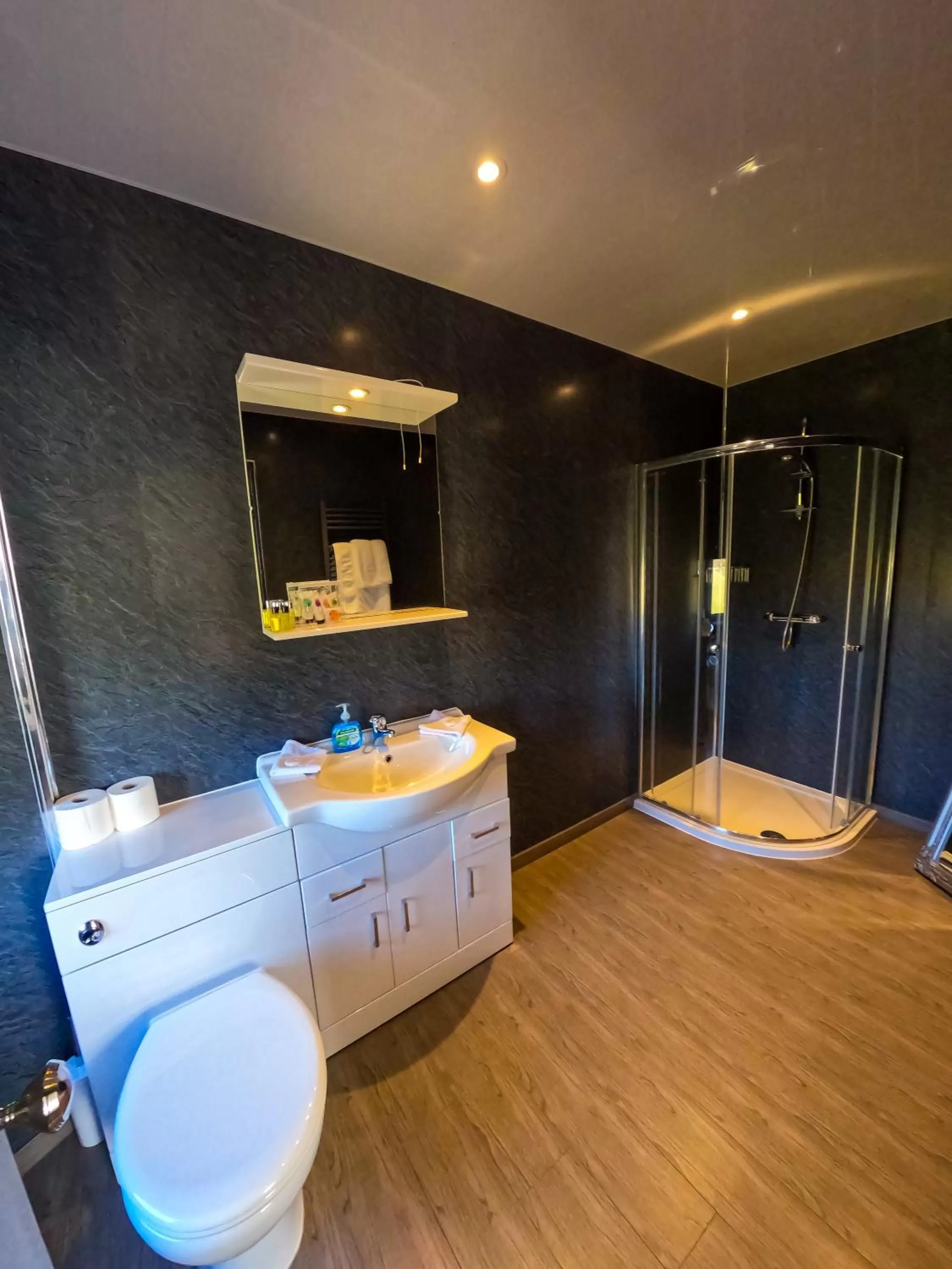 Bathroom in Maryfield House Hotel