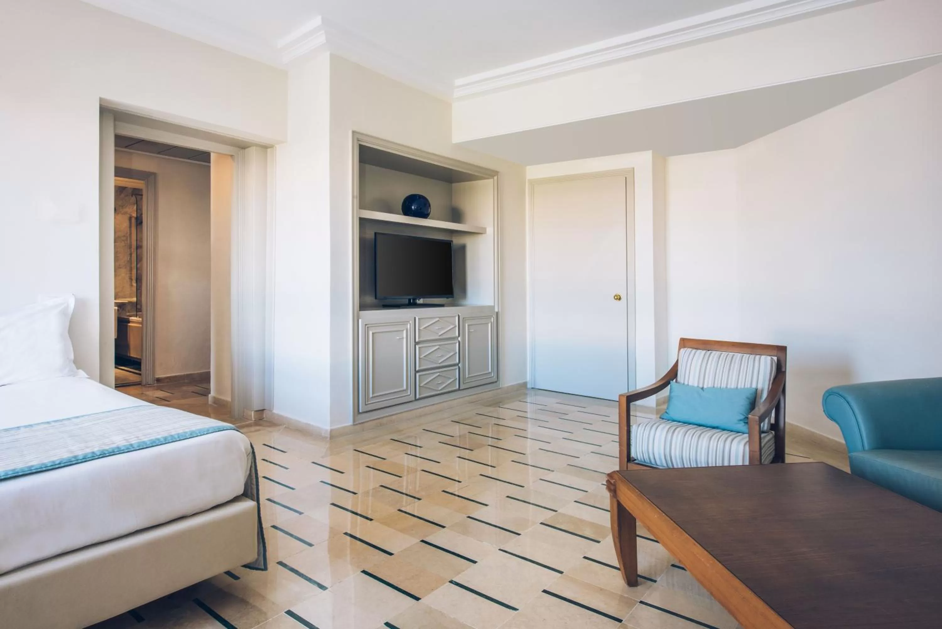 Photo of the whole room, Bed in Iberostar Waves Averroes