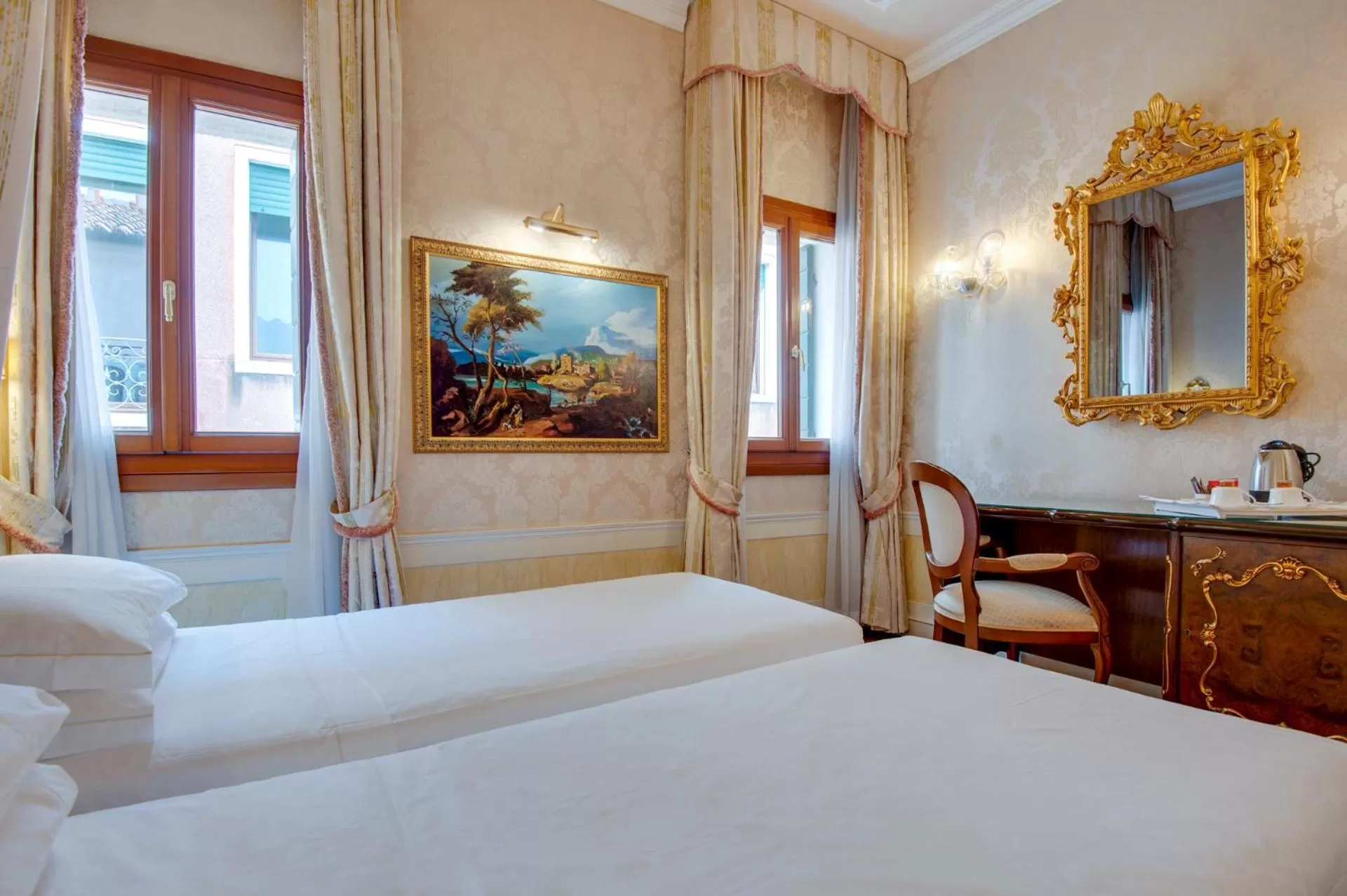Bedroom, Bed in Canal Grande
