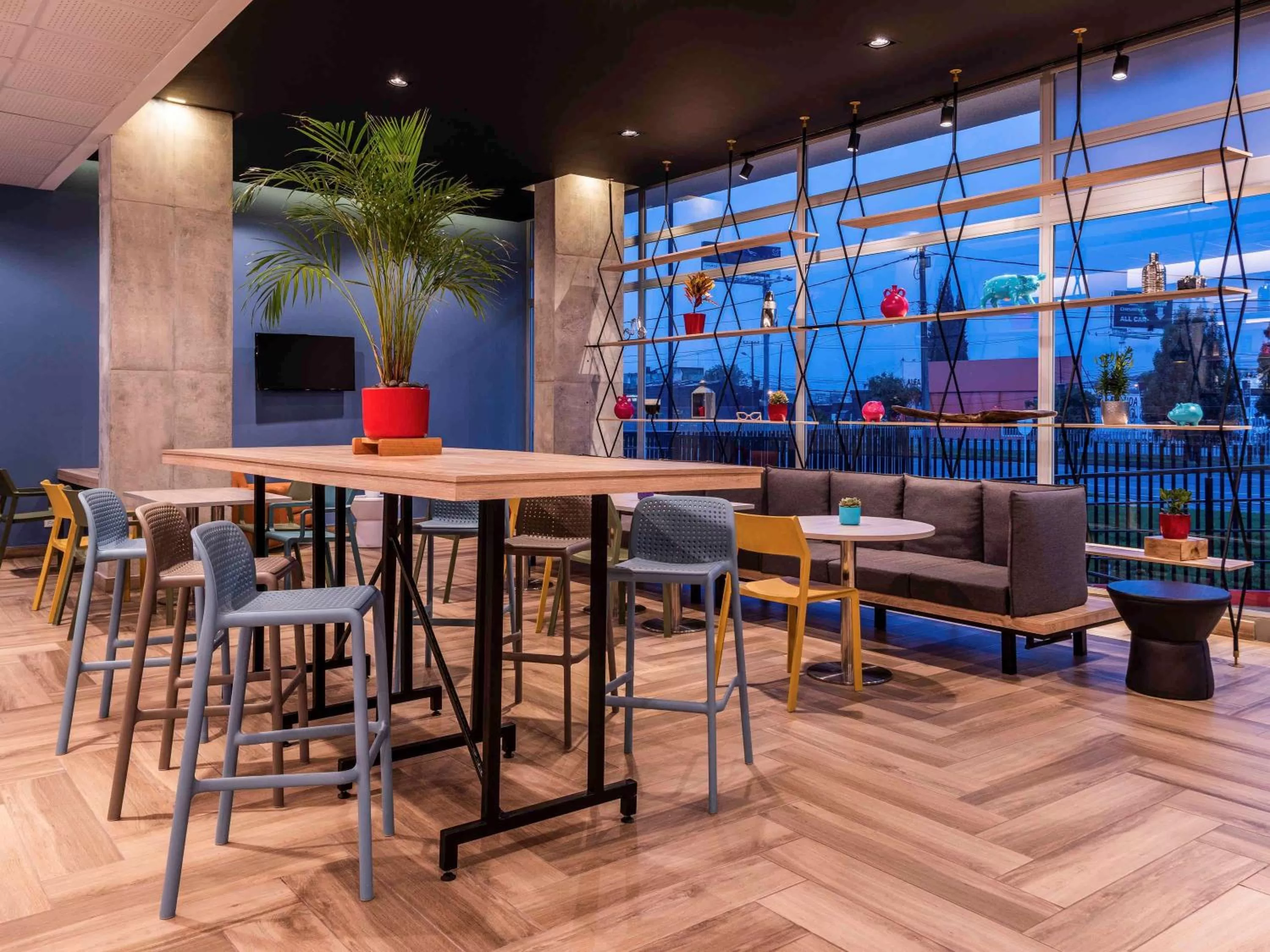 Restaurant/places to eat in ibis Chia