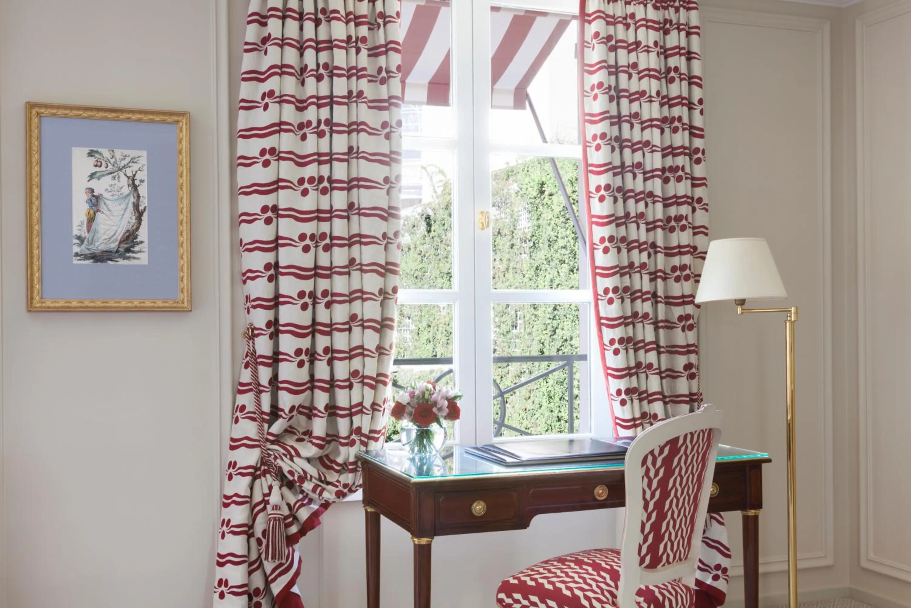 Seating area in Le Bristol Paris, Oetker Hotels