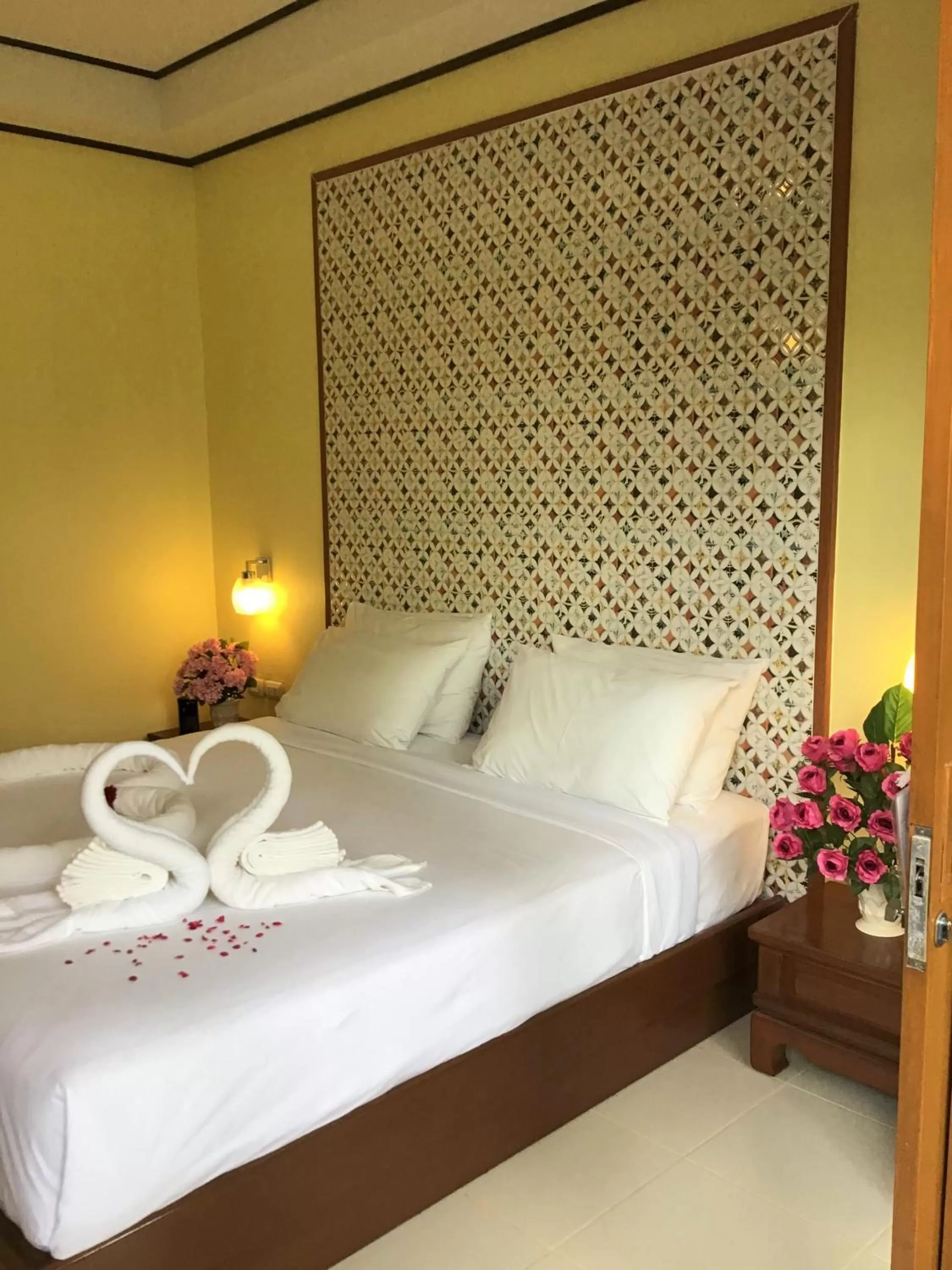 Bed in Pratum Resort