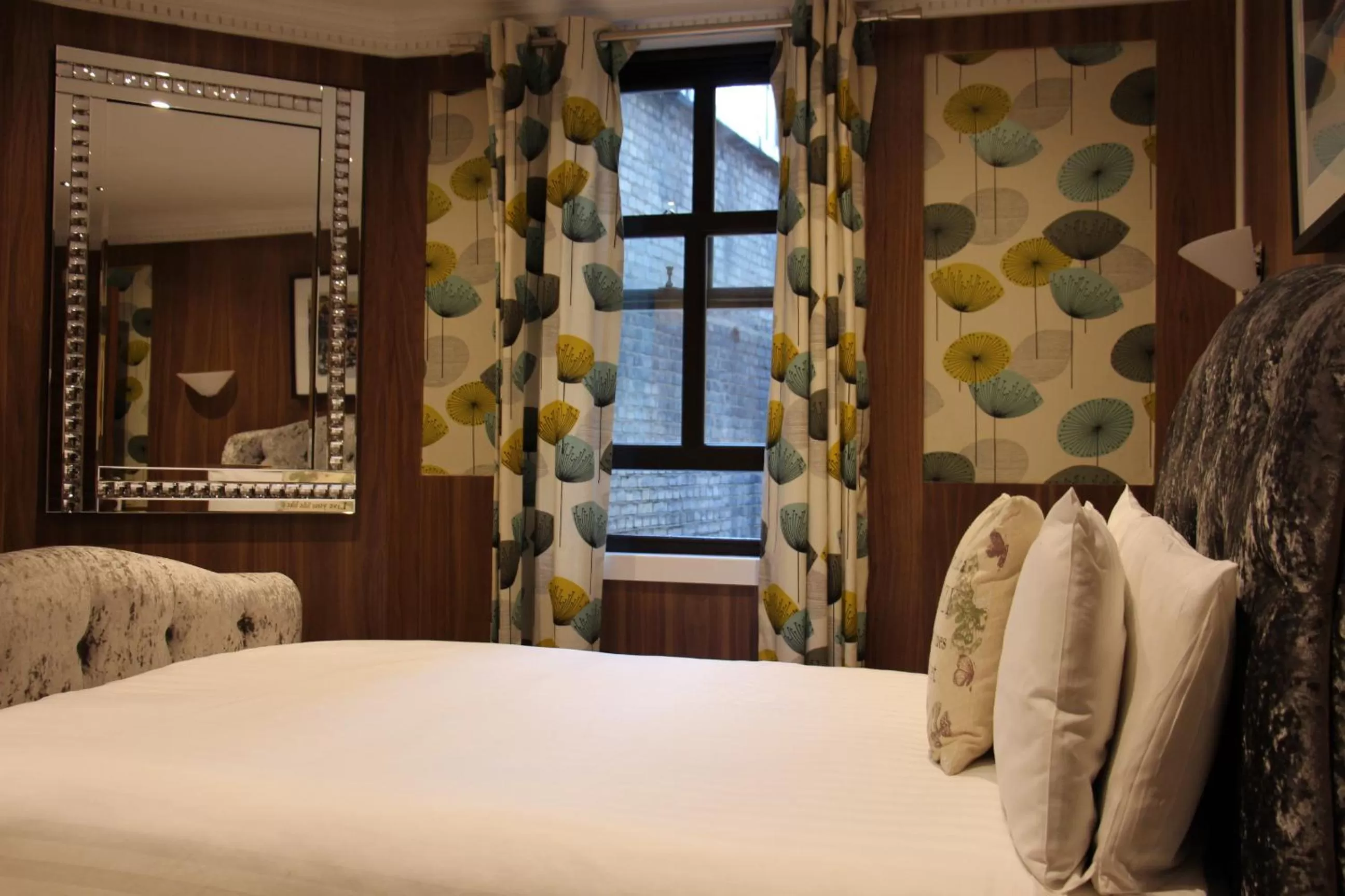 Bedroom, Bed in Cheshire Hotel Central London