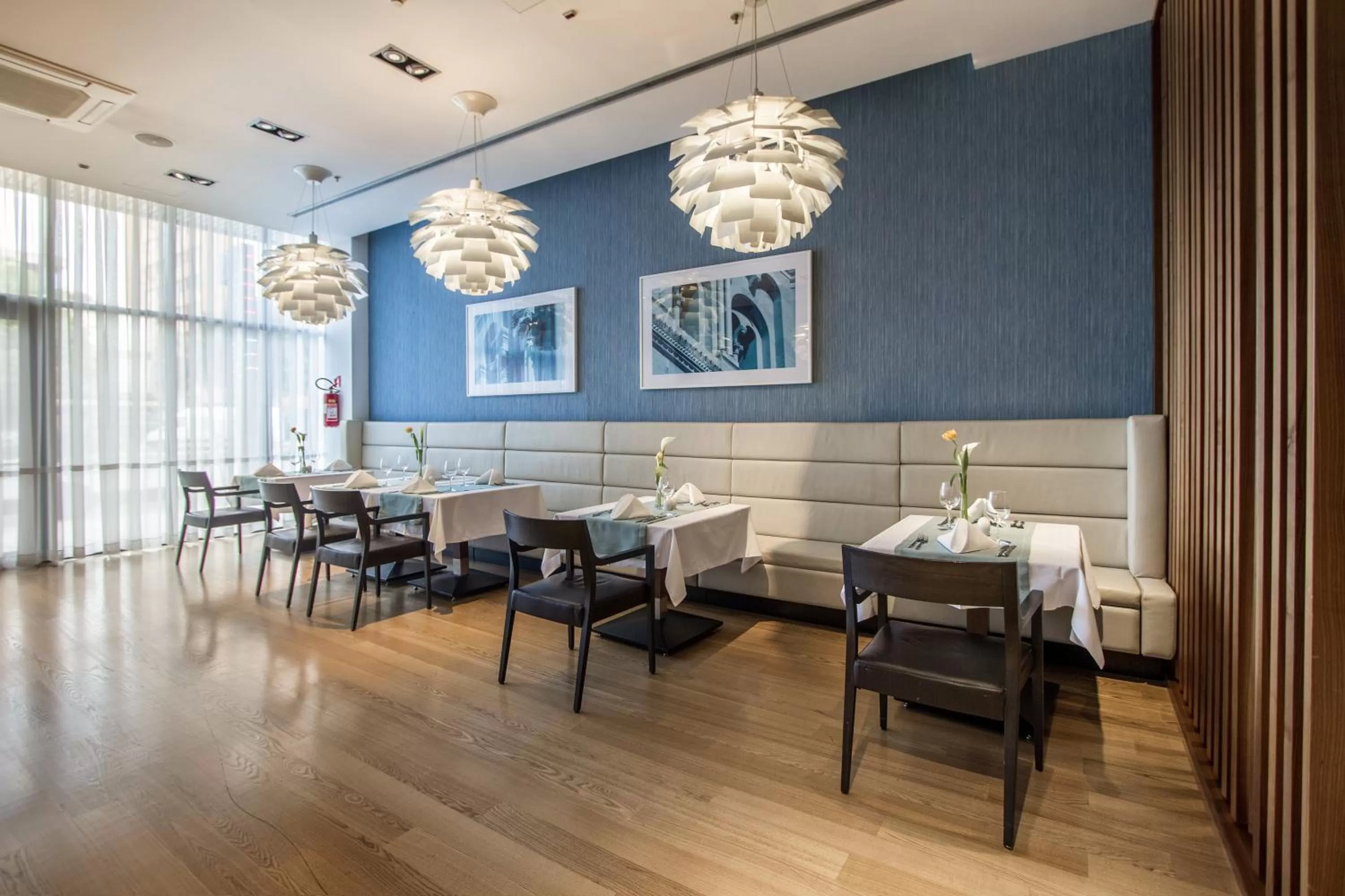 Restaurant/places to eat in Hotel Atrium