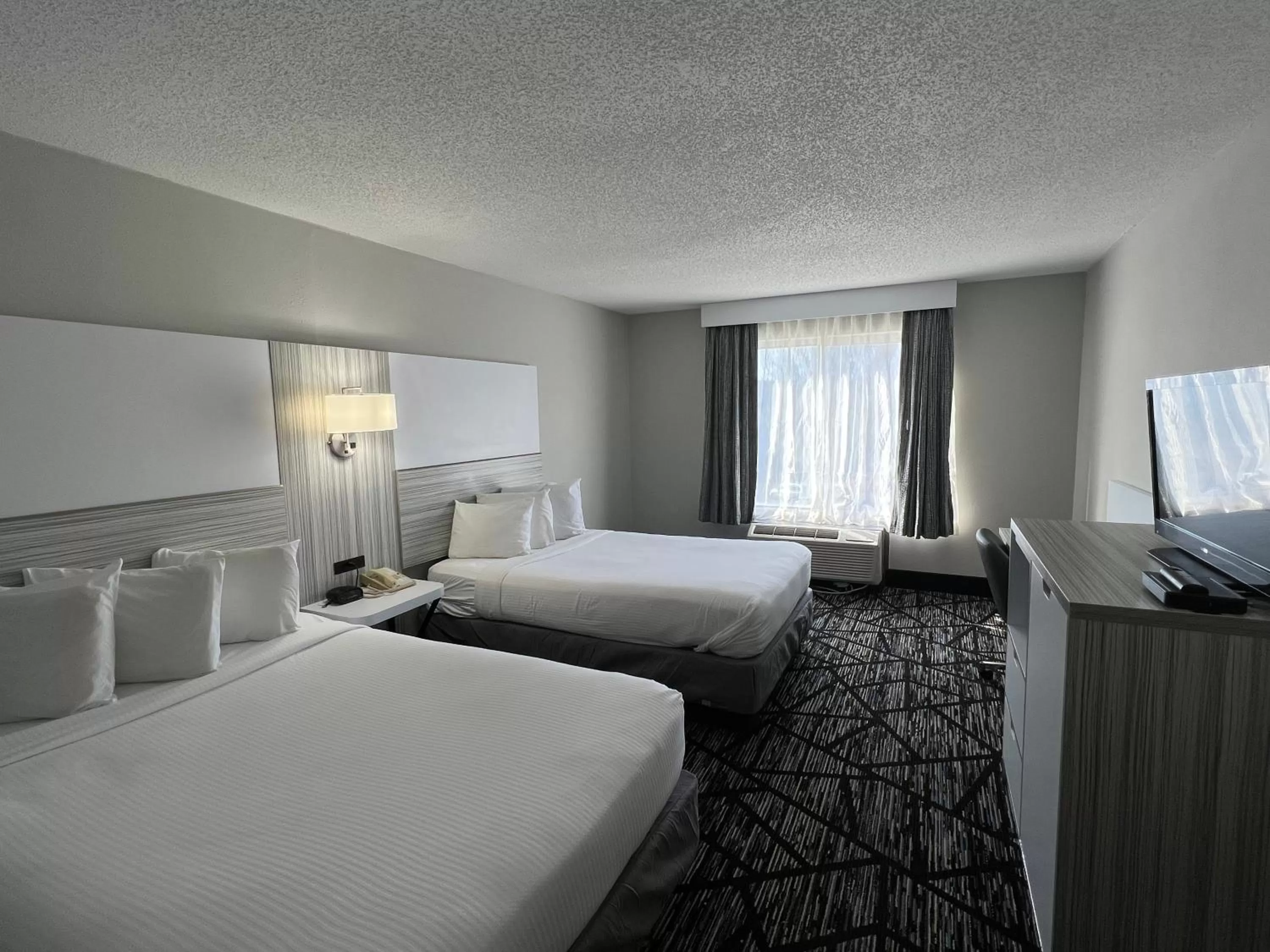 TV and multimedia, Bed in Baymont by Wyndham Peoria