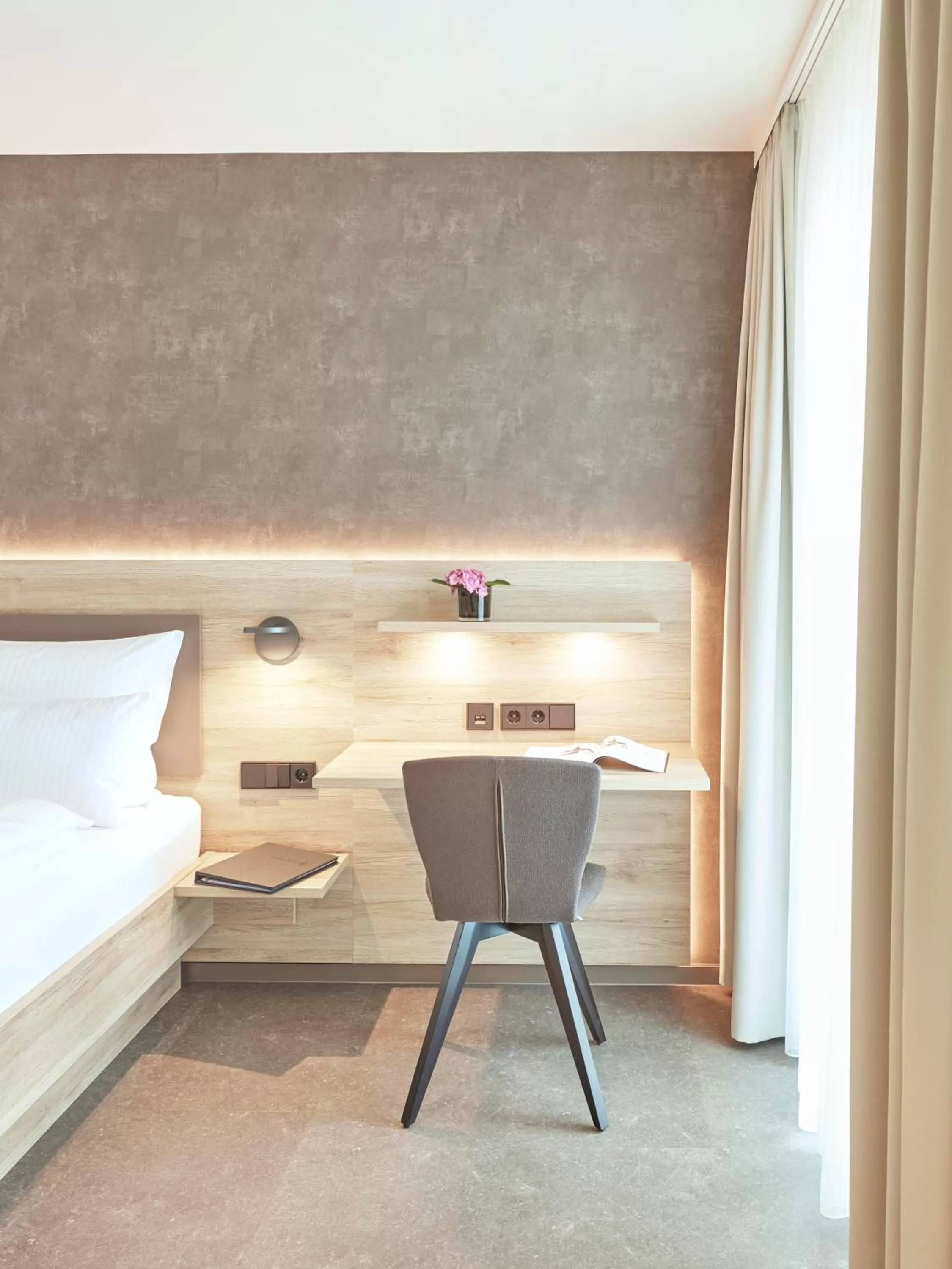 Seating area, Bed in Gästehaus Bauer - Schlafen auf dem Weingut