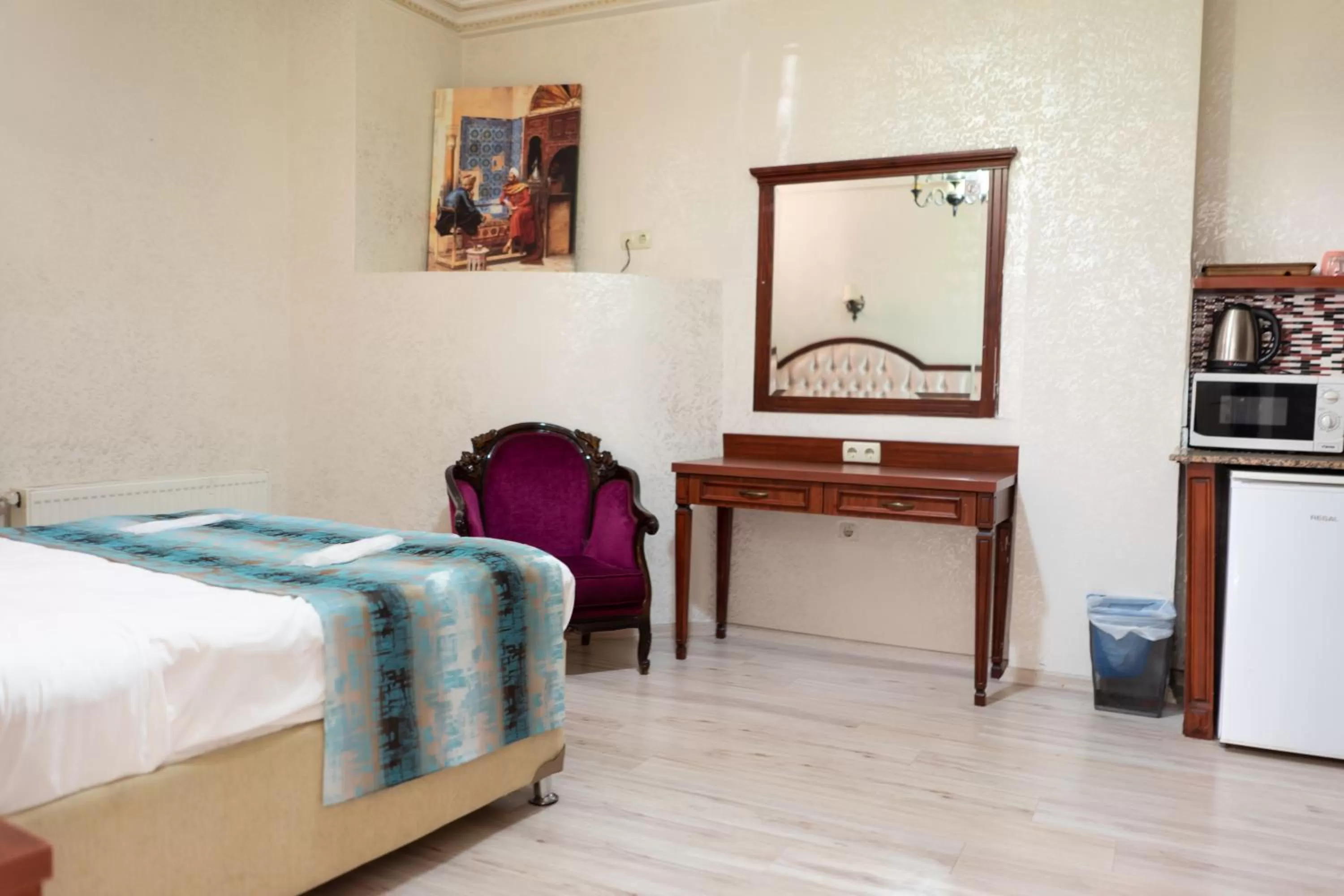 Living room, Bed in Atam Suites