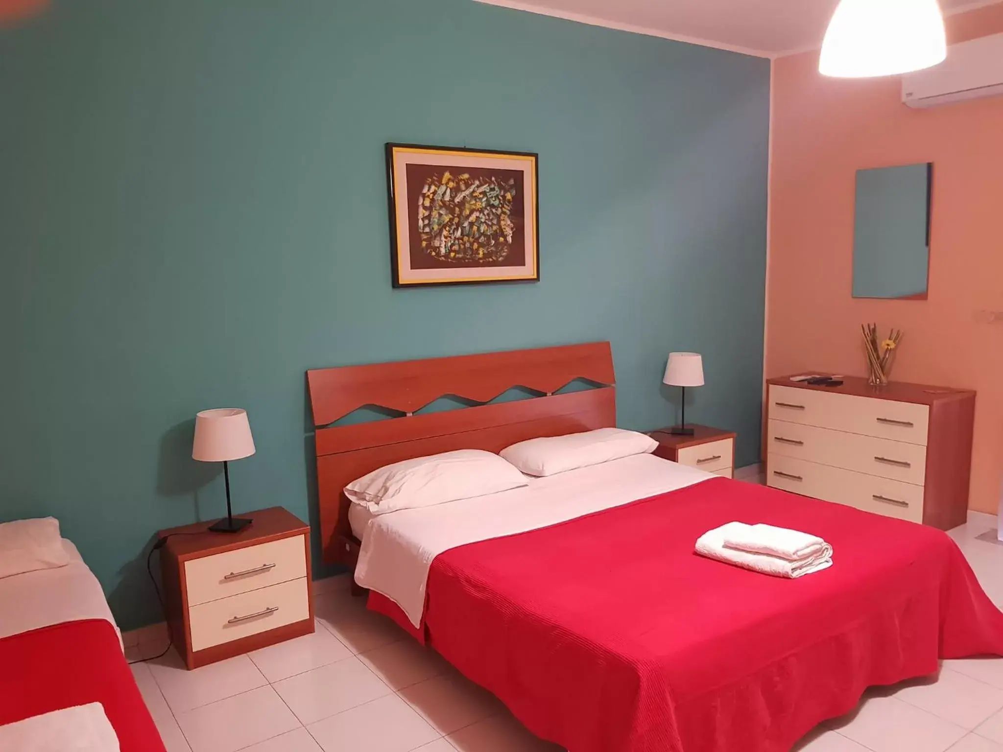 Triple Room with Private External Bathroom - single occupancy in The Artists Triple Room with Private External Bathroom - single occupancy in The Artists