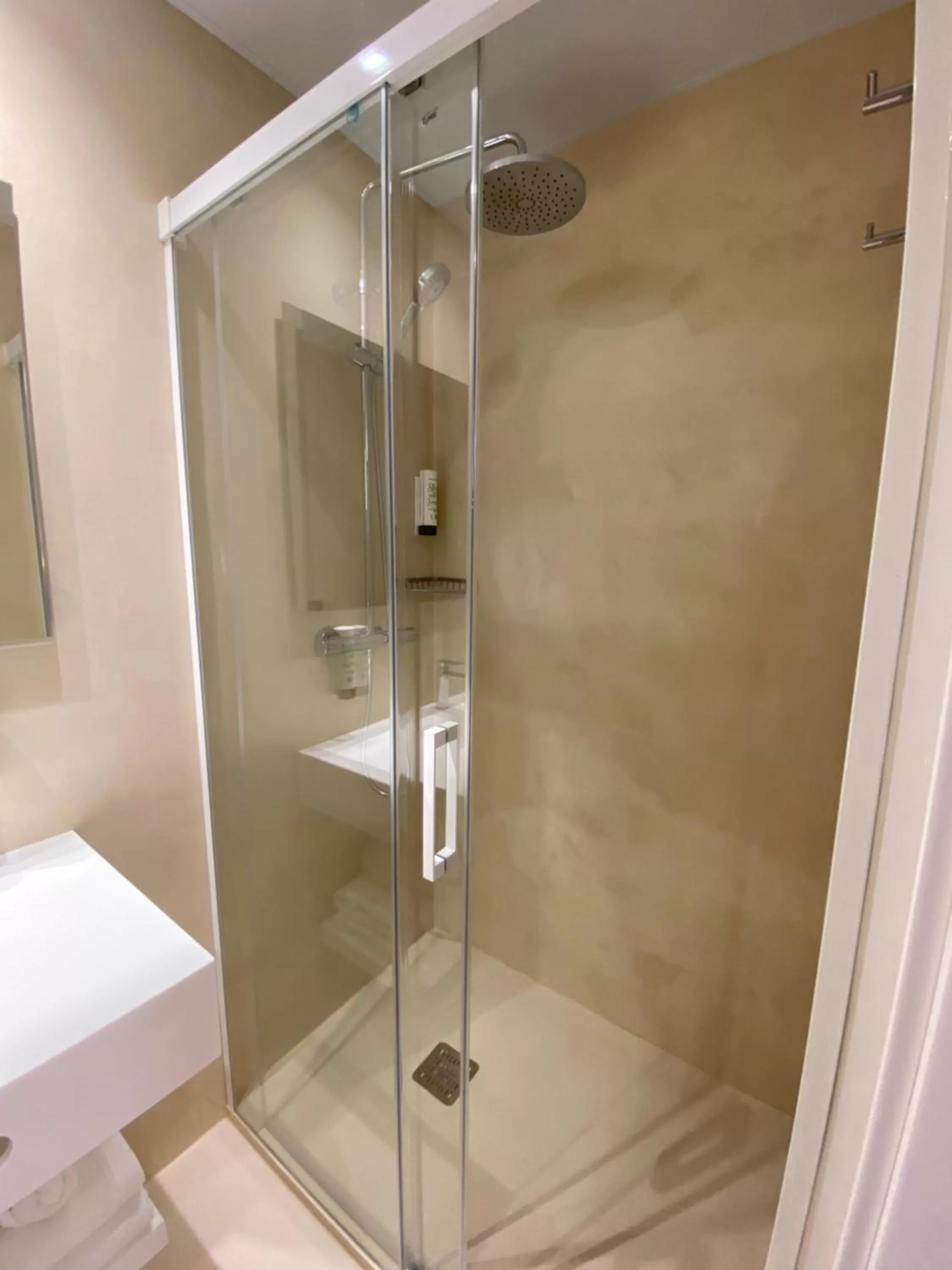 Bathroom in Aparthotel Solifemar