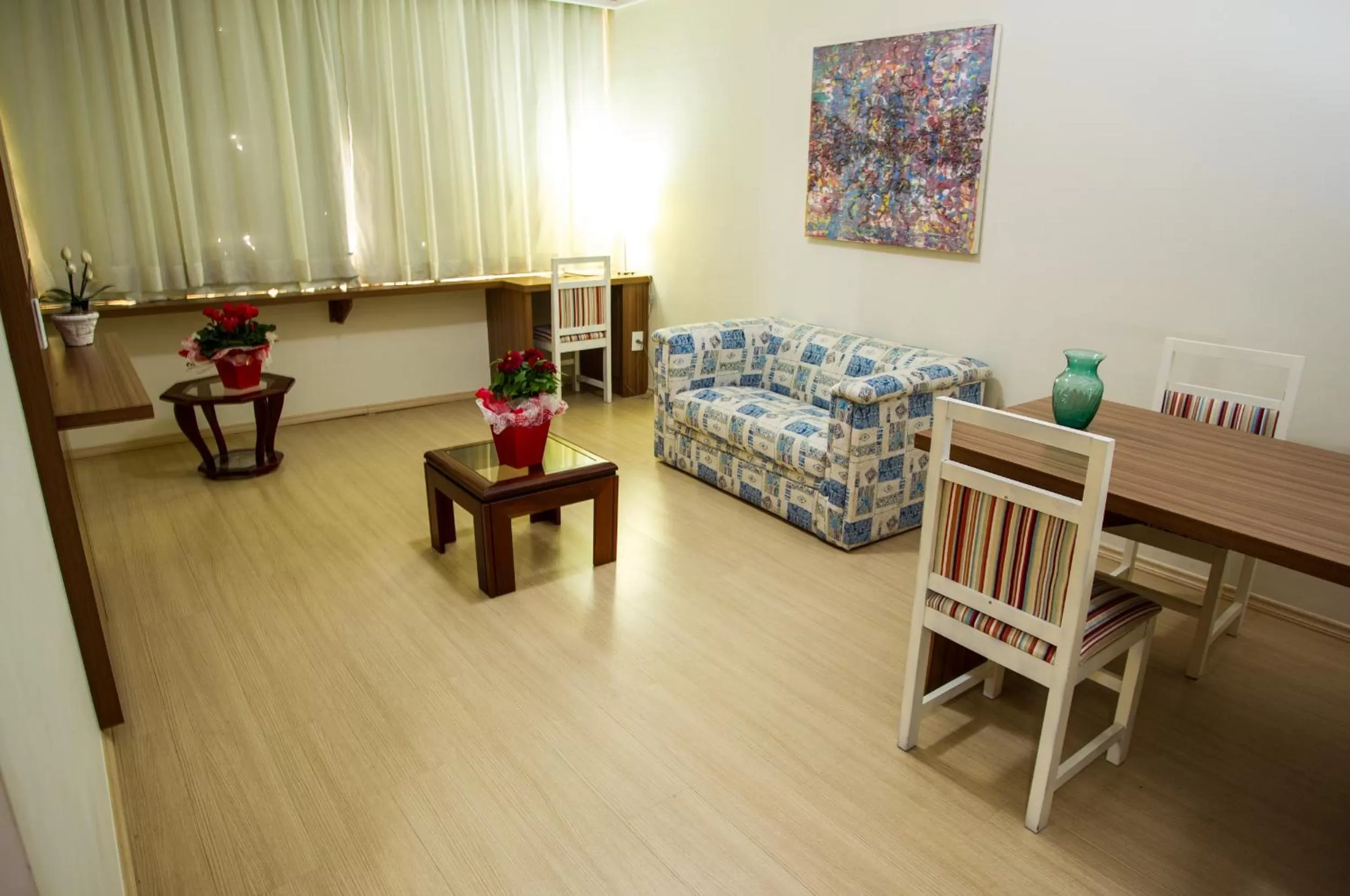 Living room, Bed in LEON PARK HOTEL e CONVENÇÕES - Melhor Custo Benefício