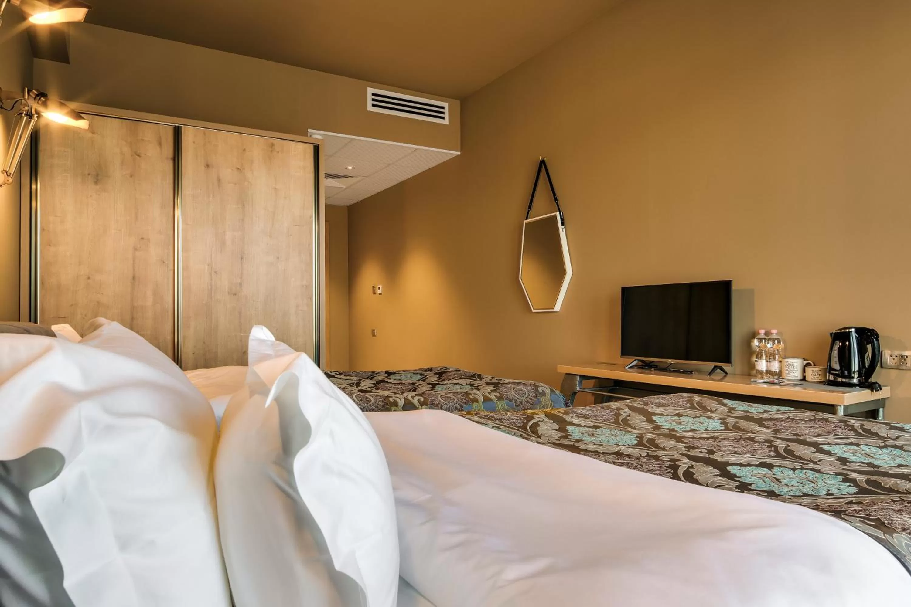 TV and multimedia, Bed in Brim Hotel