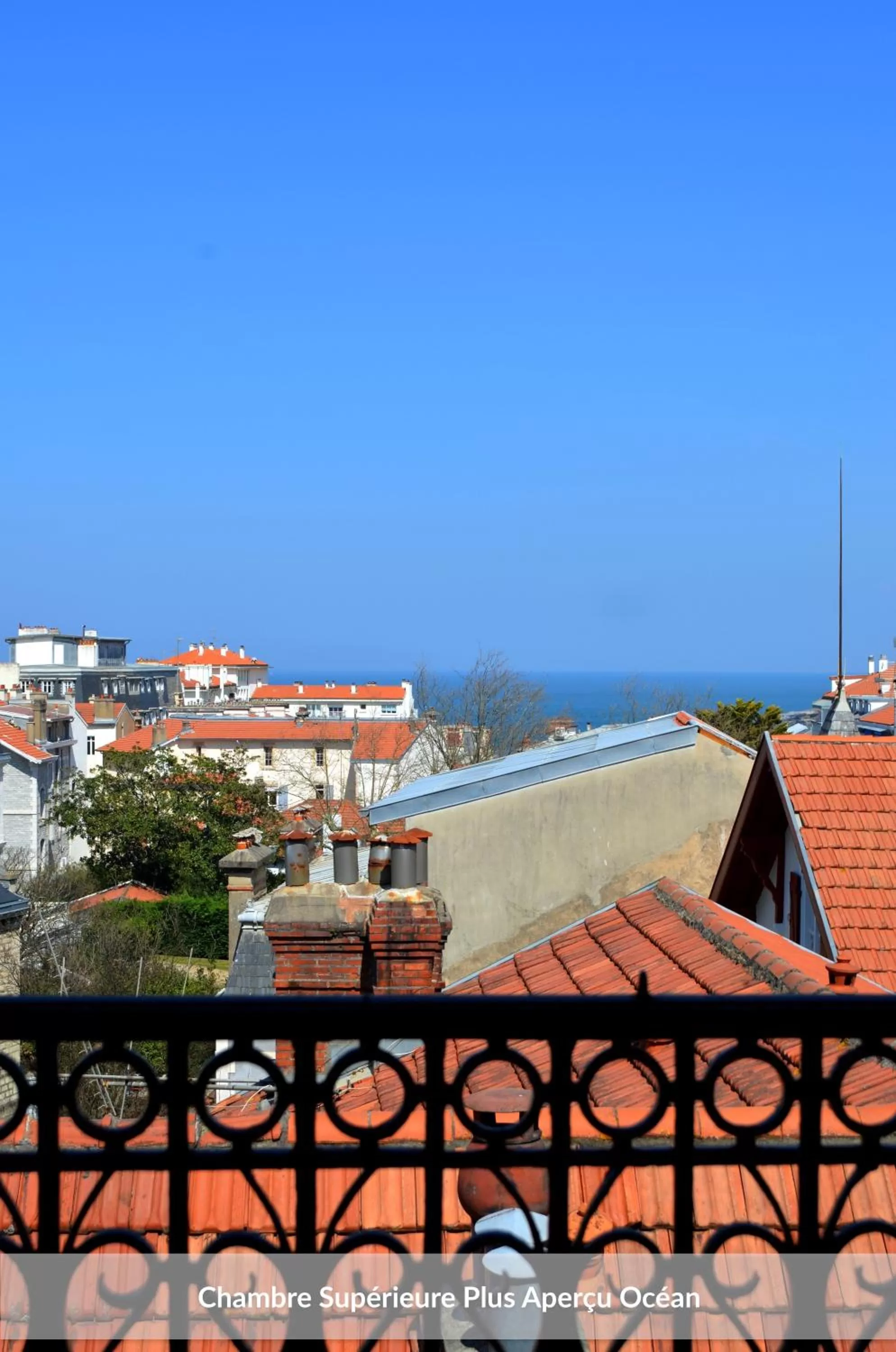 City view in Hôtel & Espace Bien-être La Maison du Lierre