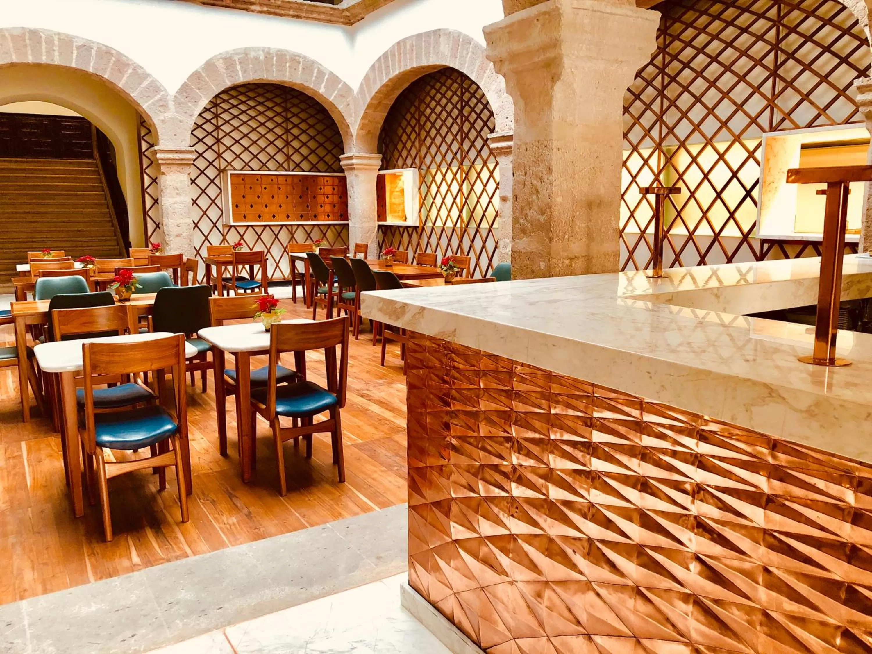 Restaurant/places to eat in Hotel Herencia By Hosting House