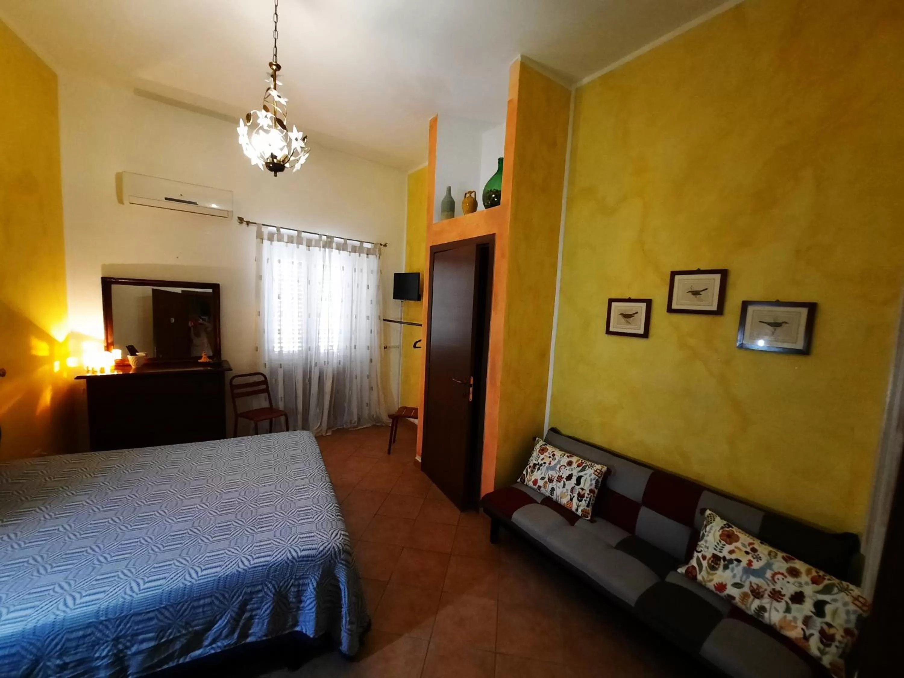 Photo of the whole room, Bed in Nostra casa rooms
