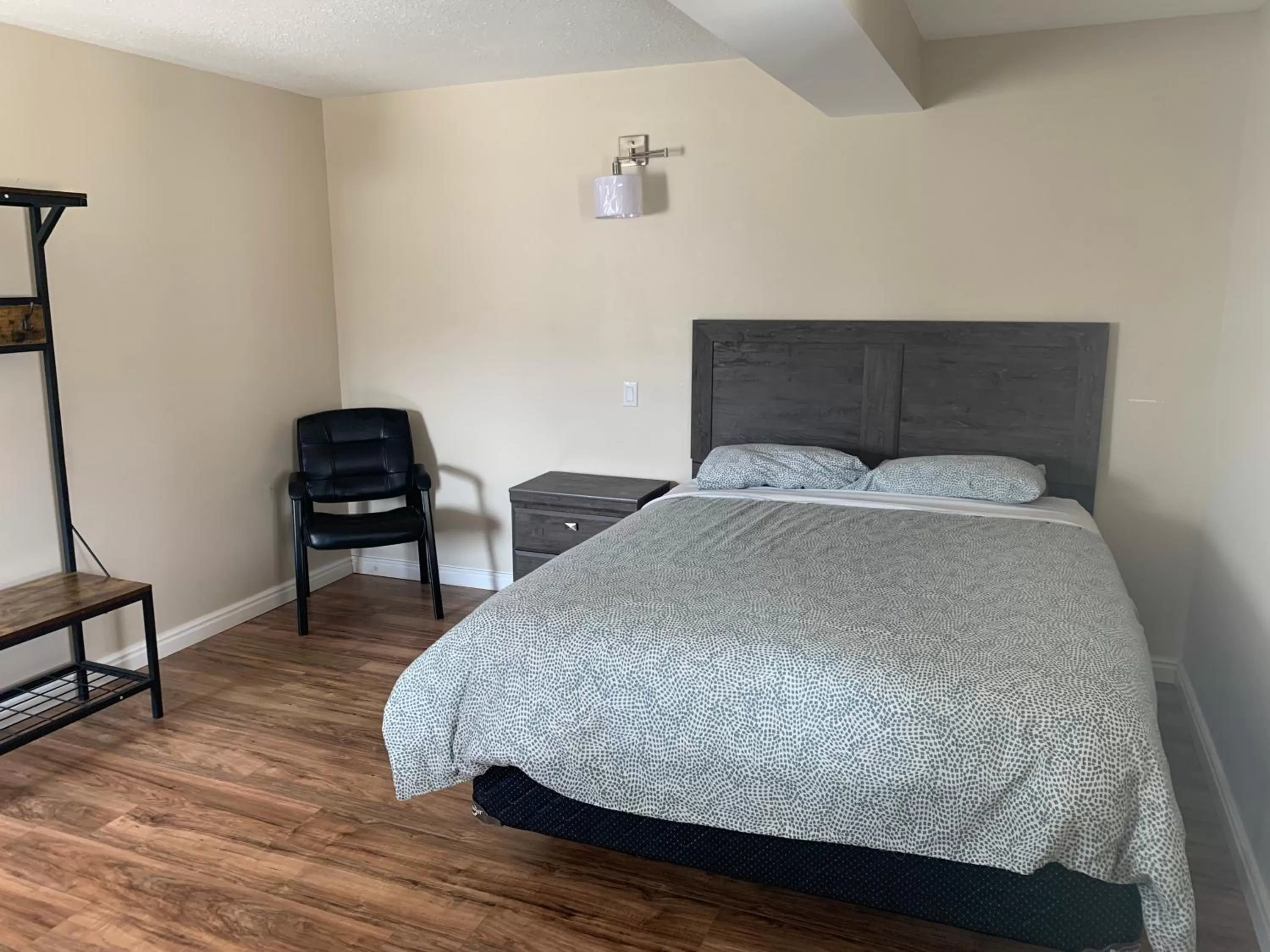 Bed in Lakeview Hotel