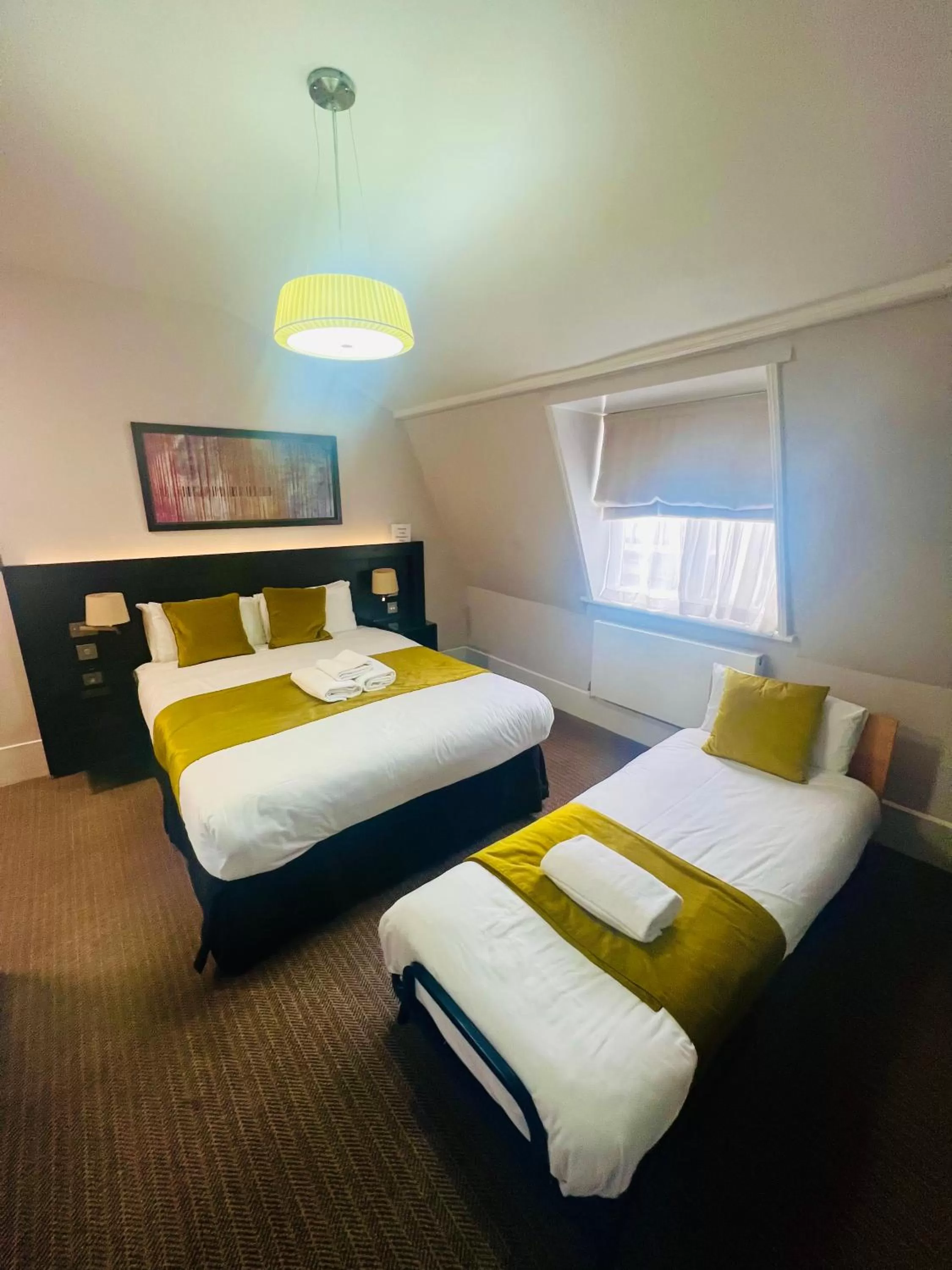 Bed in Bloomsbury Palace Hotel