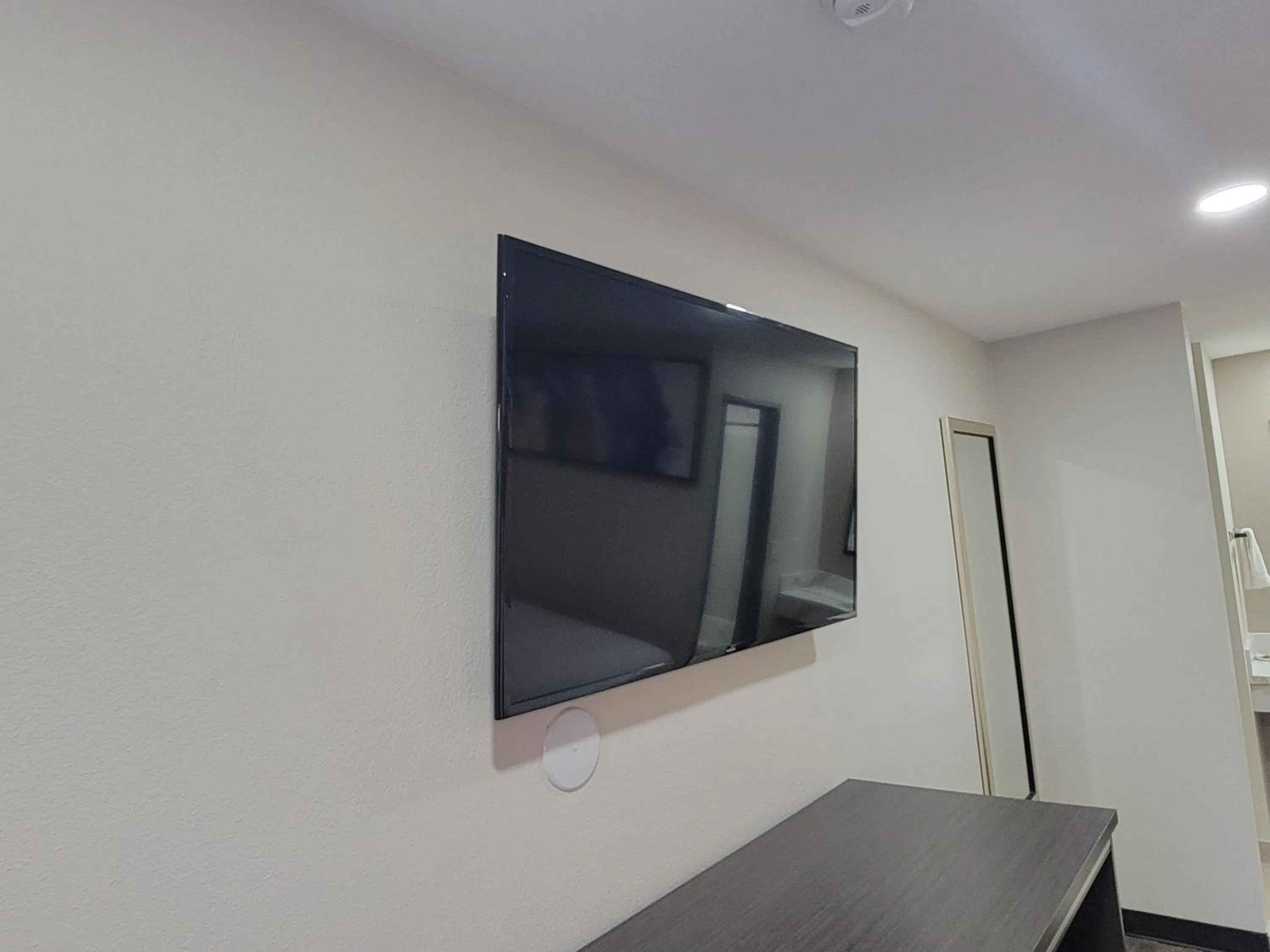 TV and multimedia in Travelodge by Wyndham Buena Park