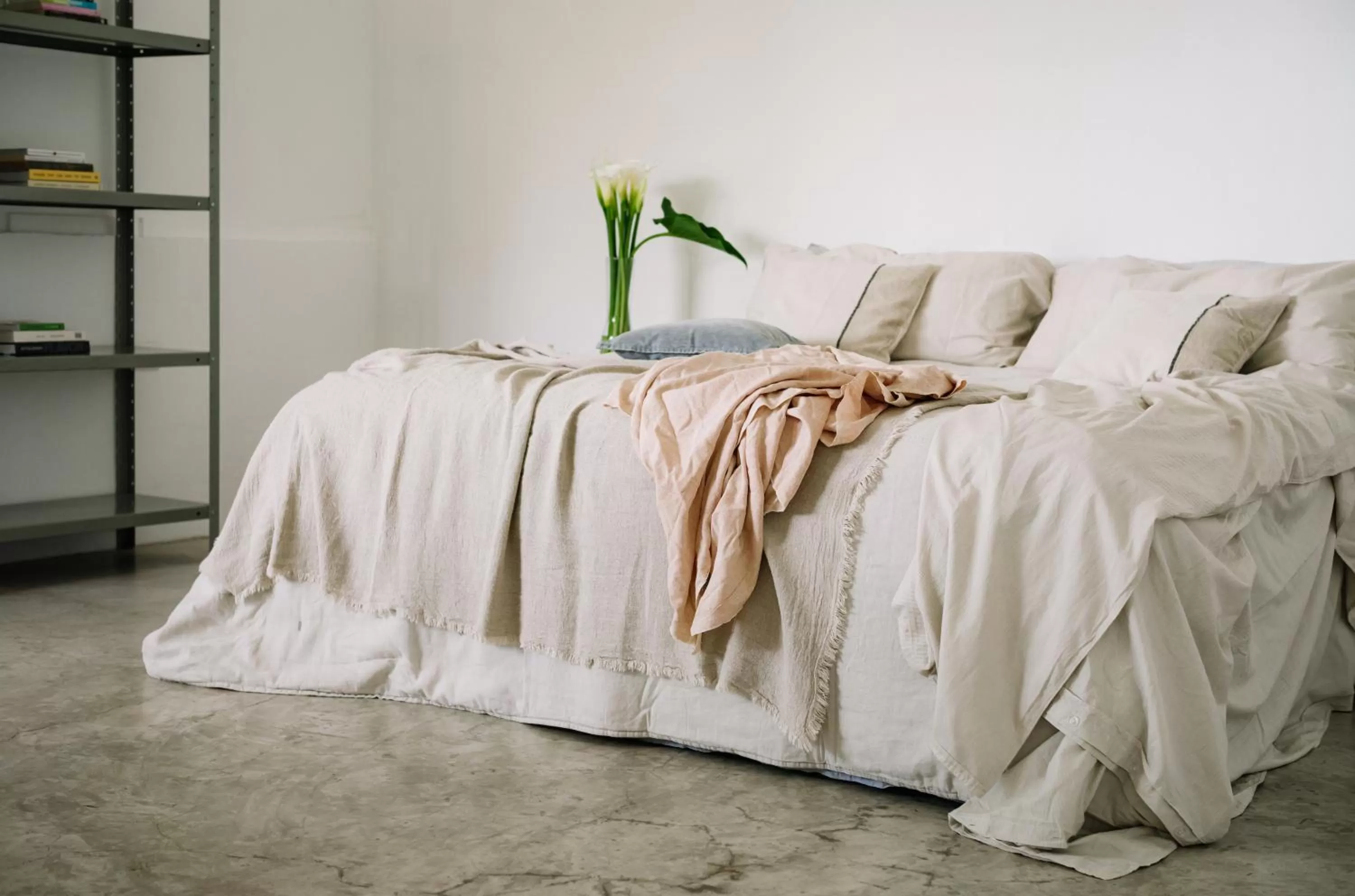 Photo of the whole room, Bed in Anzan Atitlan