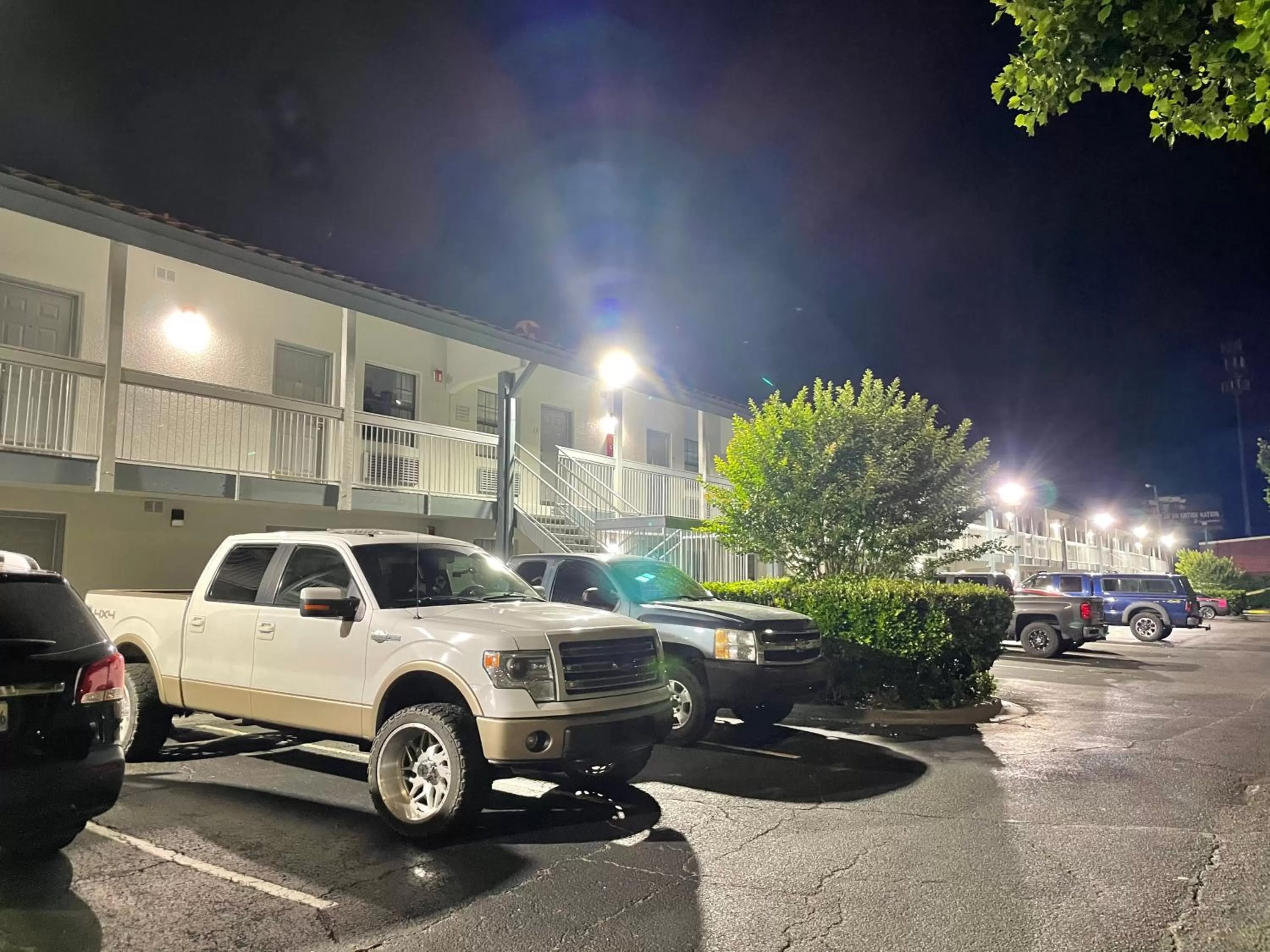 Parking in Travelodge by Wyndham Tuscaloosa