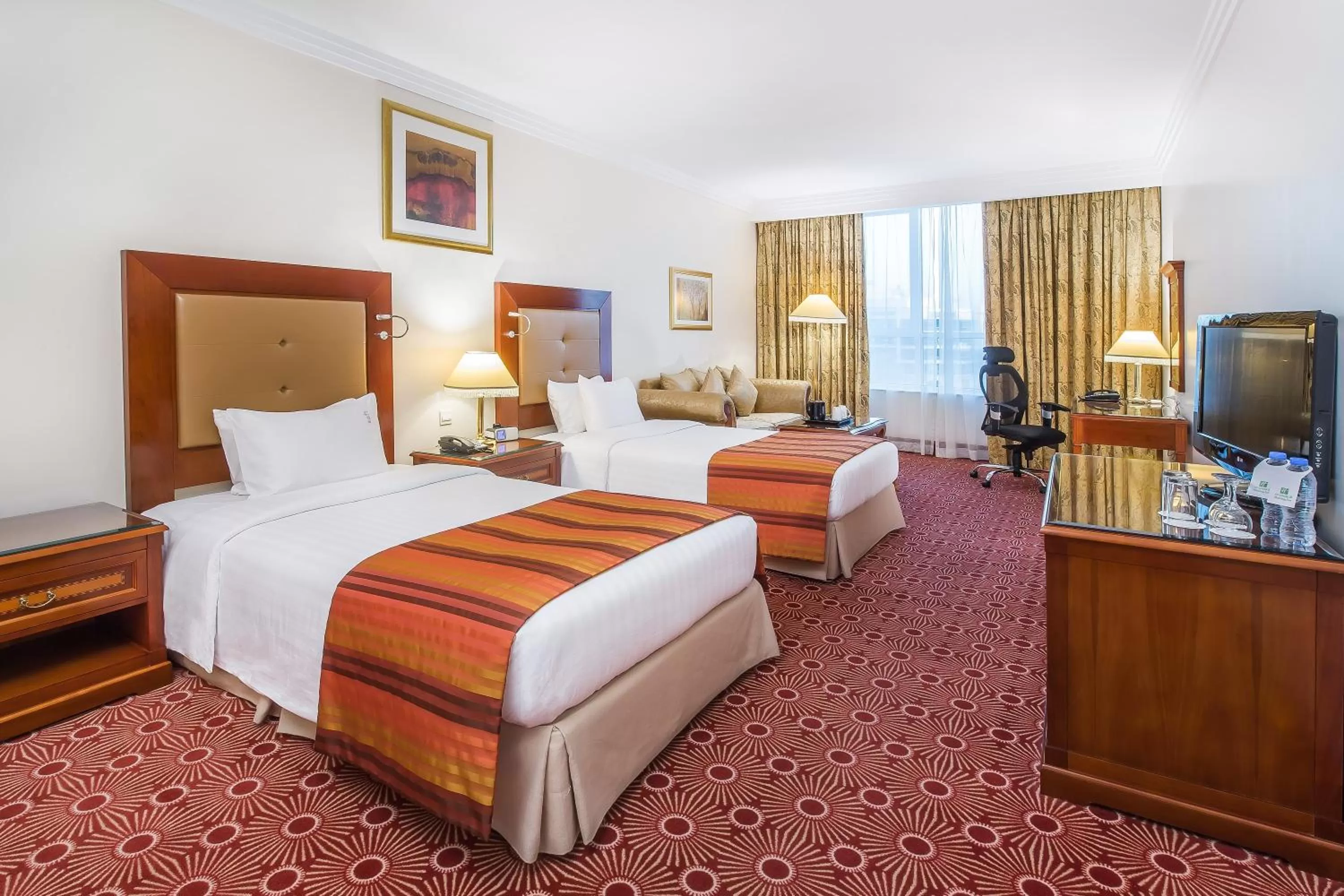 Photo of the whole room, Bed in Sunday Hotel Holiday international Dubai