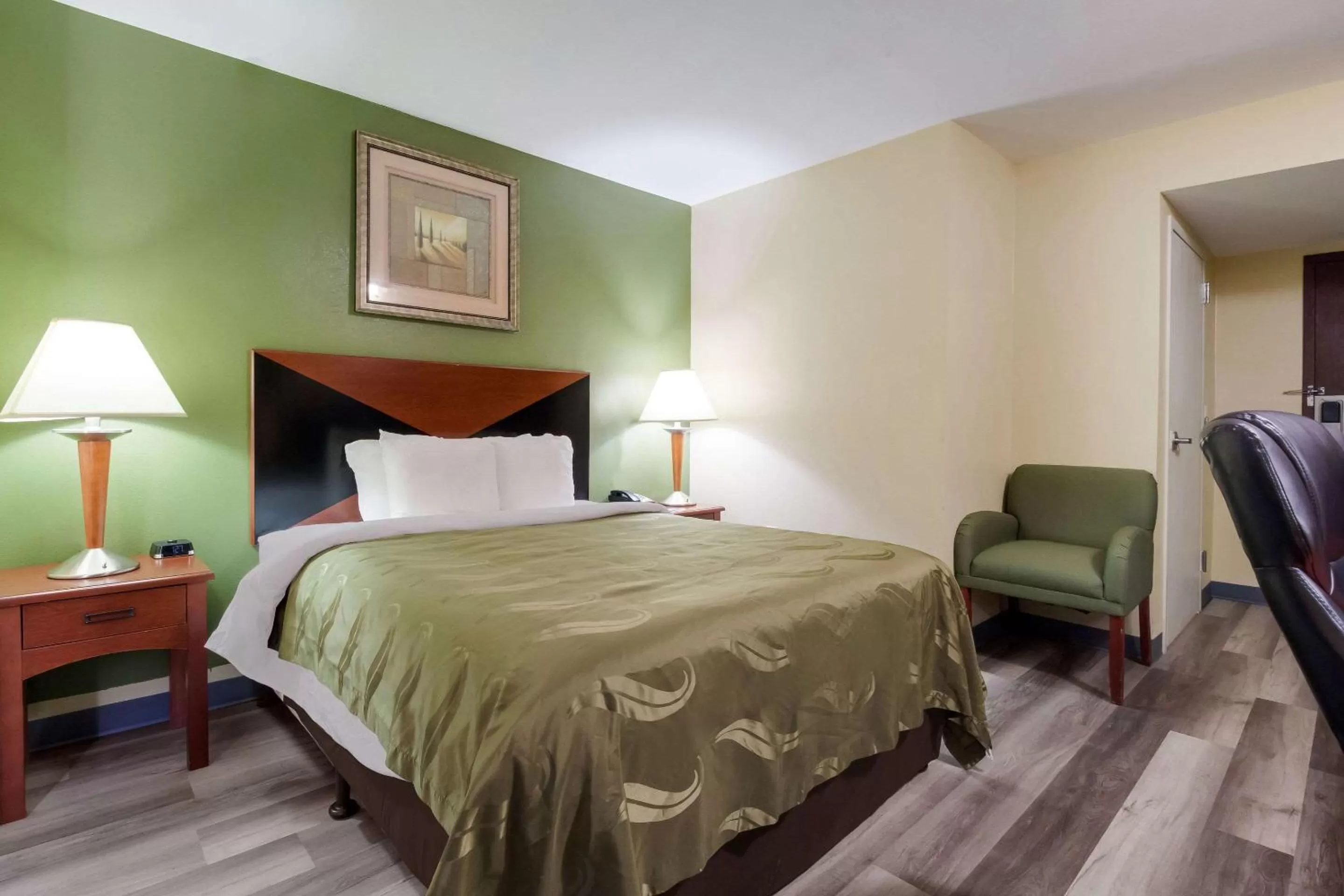 Bedroom in Quality Inn Baytown - Houston East