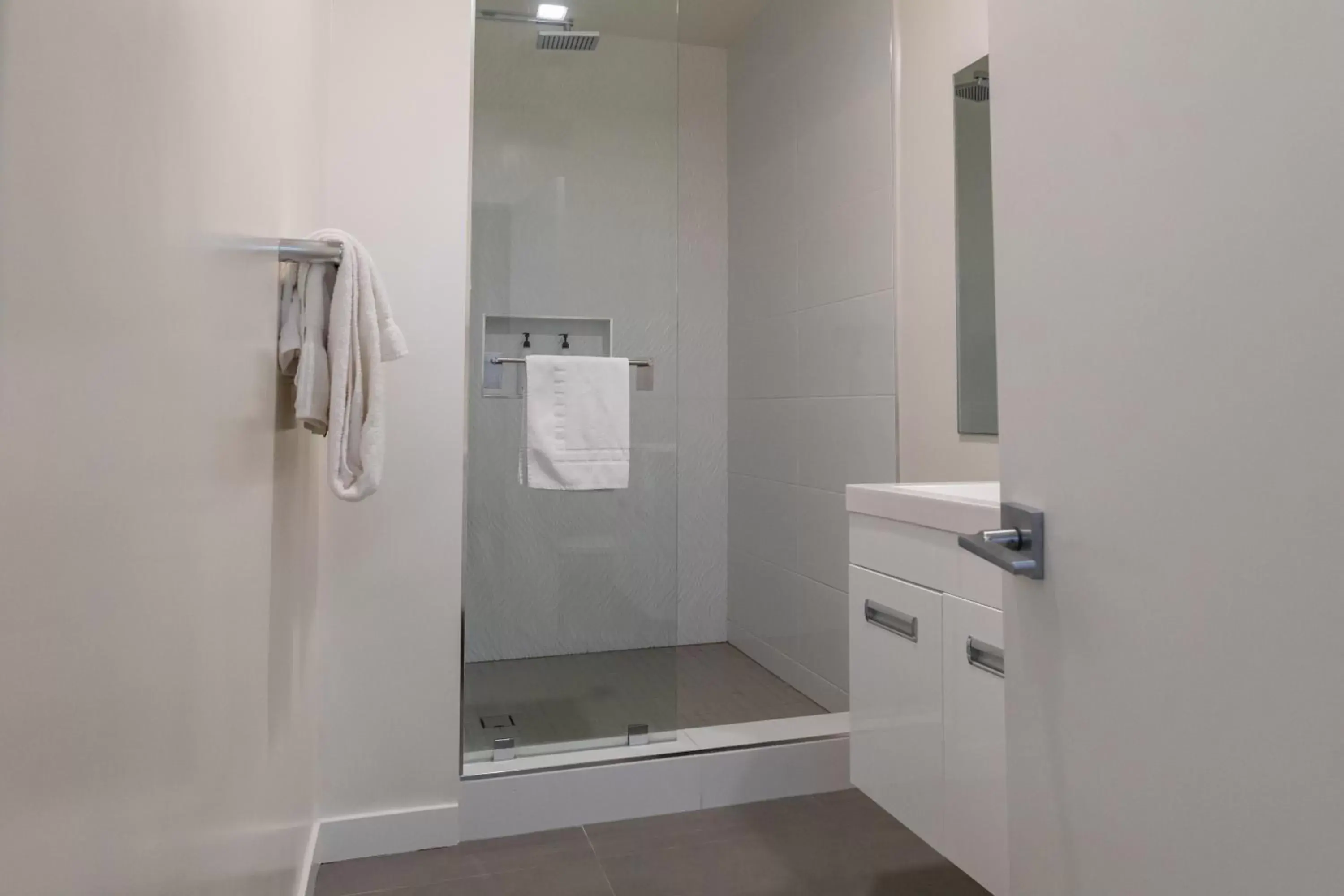 Deluxe Double Bed Room in Park Plaza Lodge Deluxe Double Bed Room in Park Plaza Lodge