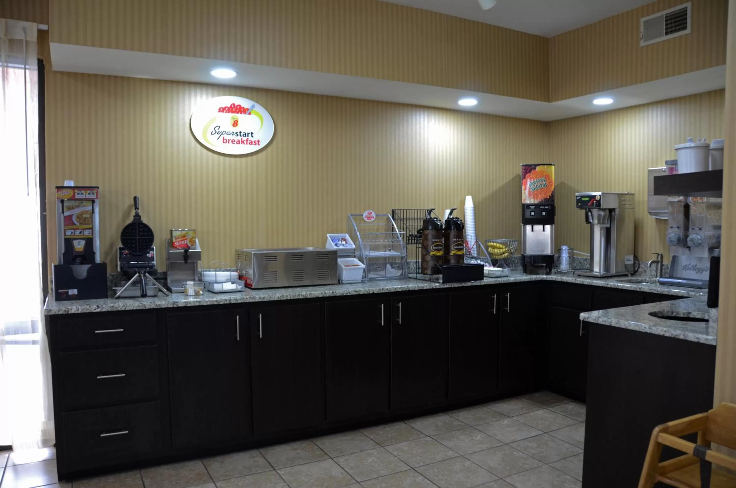 Continental breakfast in Super 8 by Wyndham Franklin Hwy 31