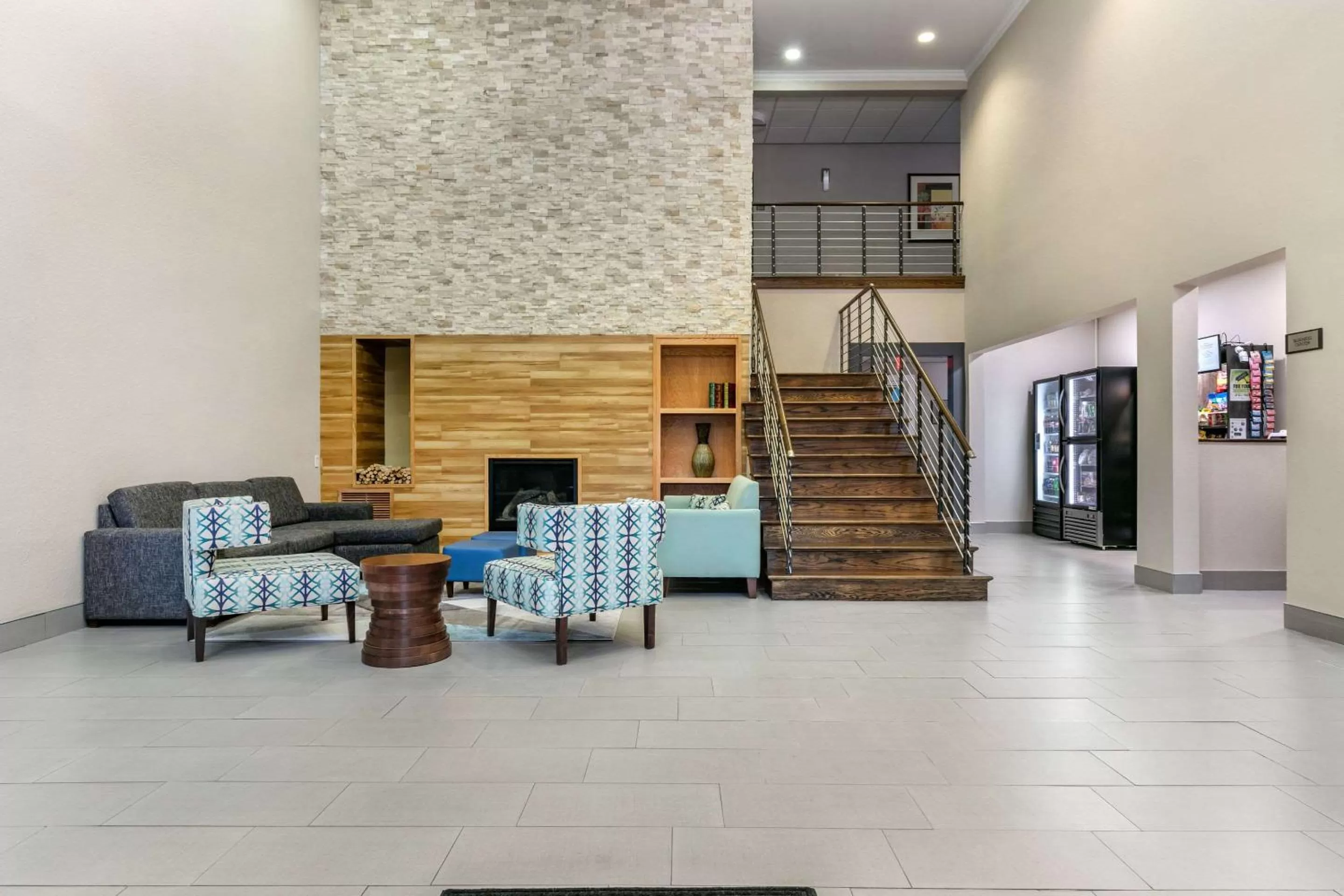 Lobby or reception in Clarion Pointe Columbus-Bradley Park