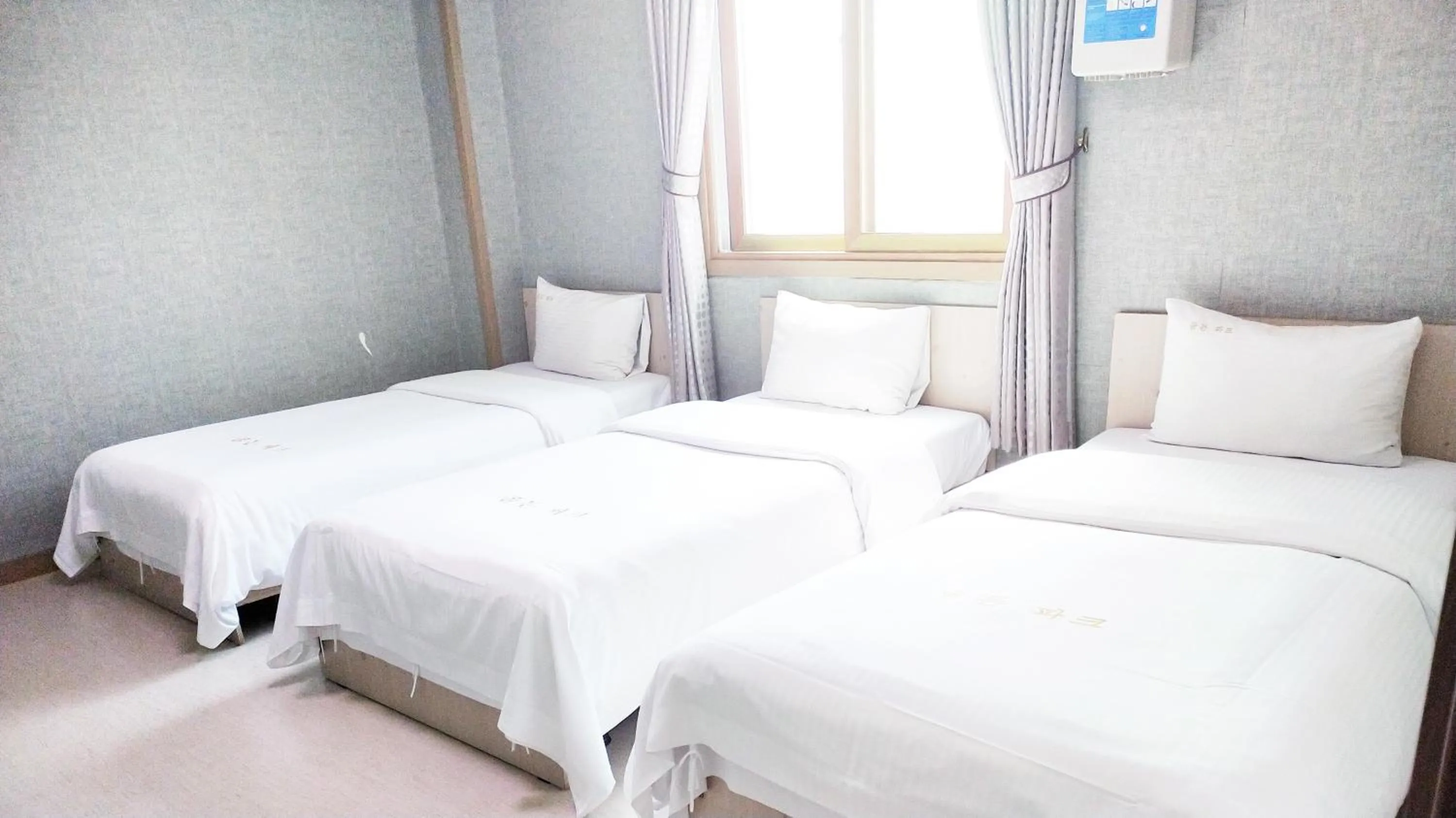Bed in Golden Park Hotel