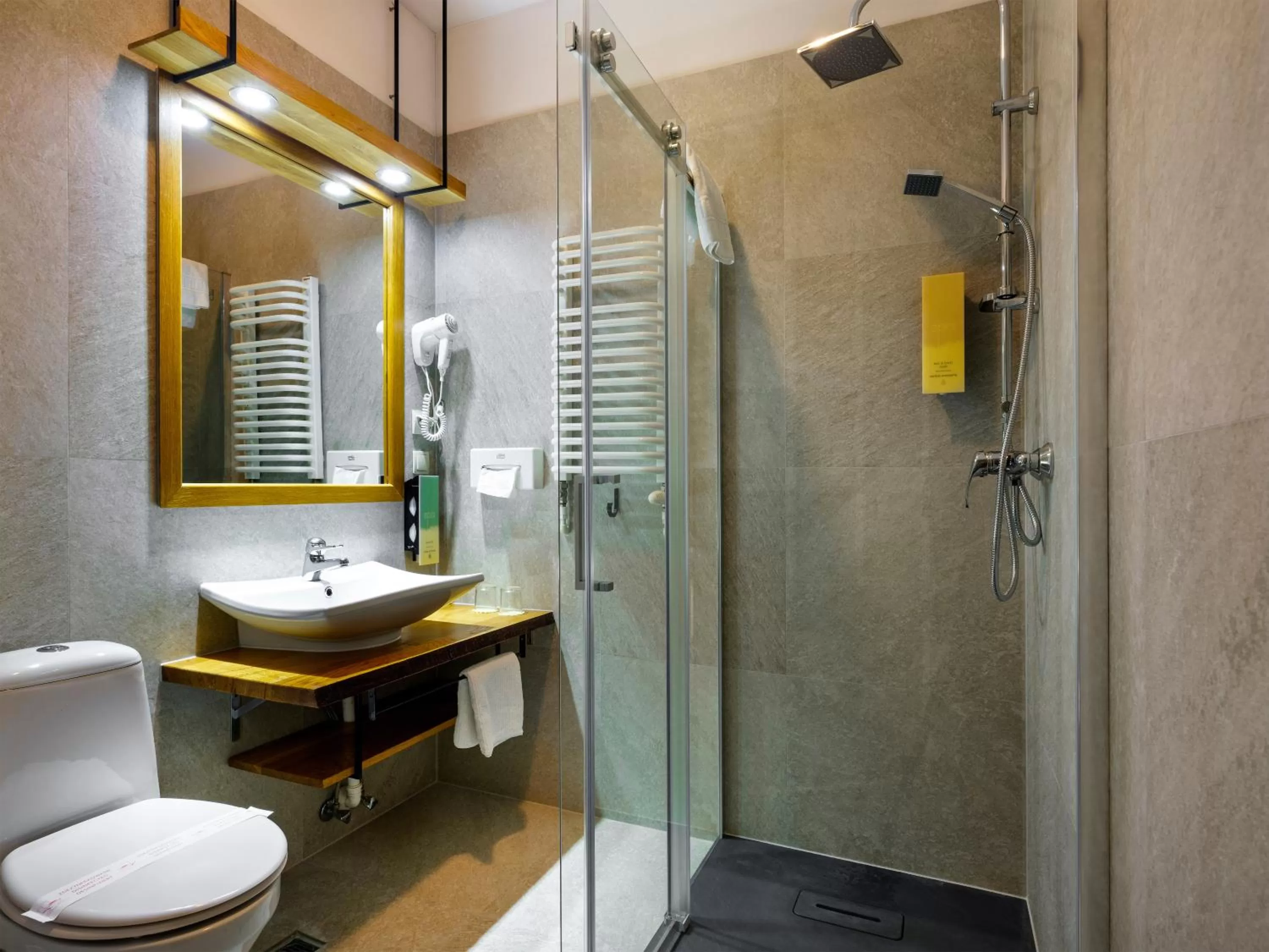 Shower in Hotel Batory