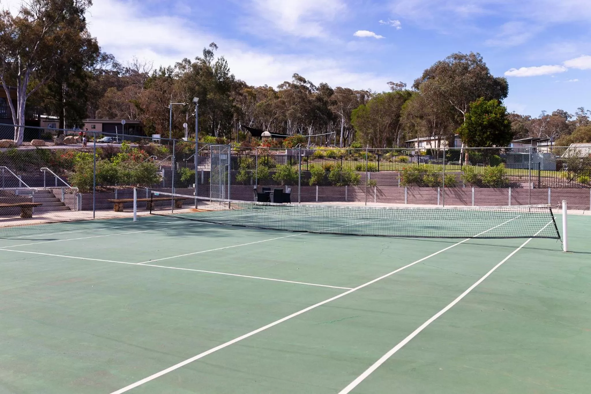 Tennis court in Alivio Tourist Park Canberra