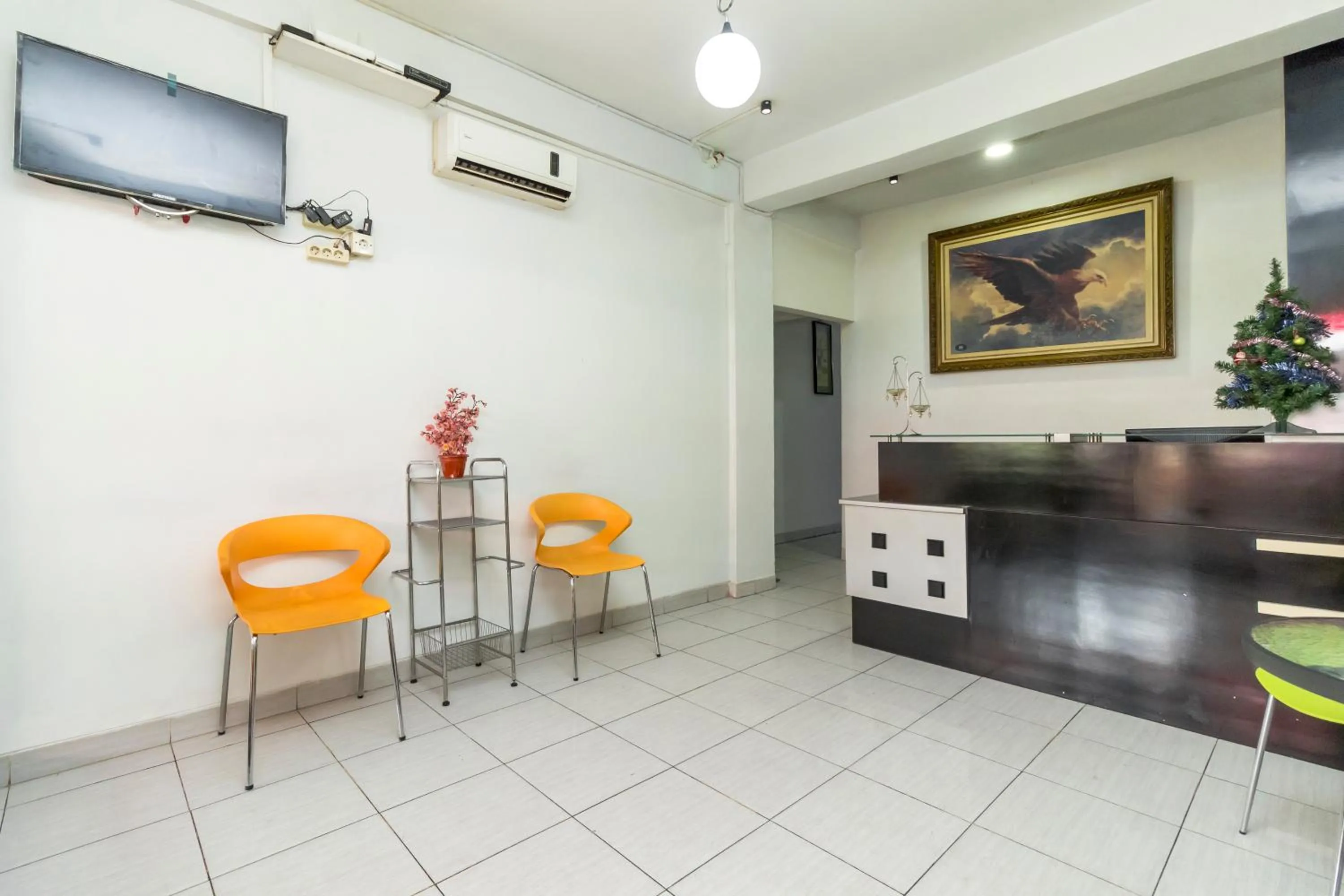 Lobby or reception in Reddoorz near Gajah Mada Plaza 2