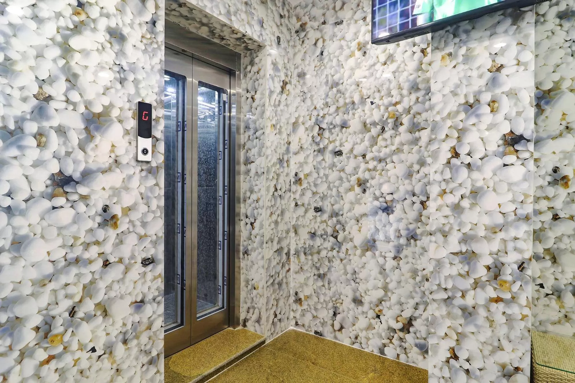 elevator in FabHotel Fortune Grand - Nr Lakdikapul Metro Station