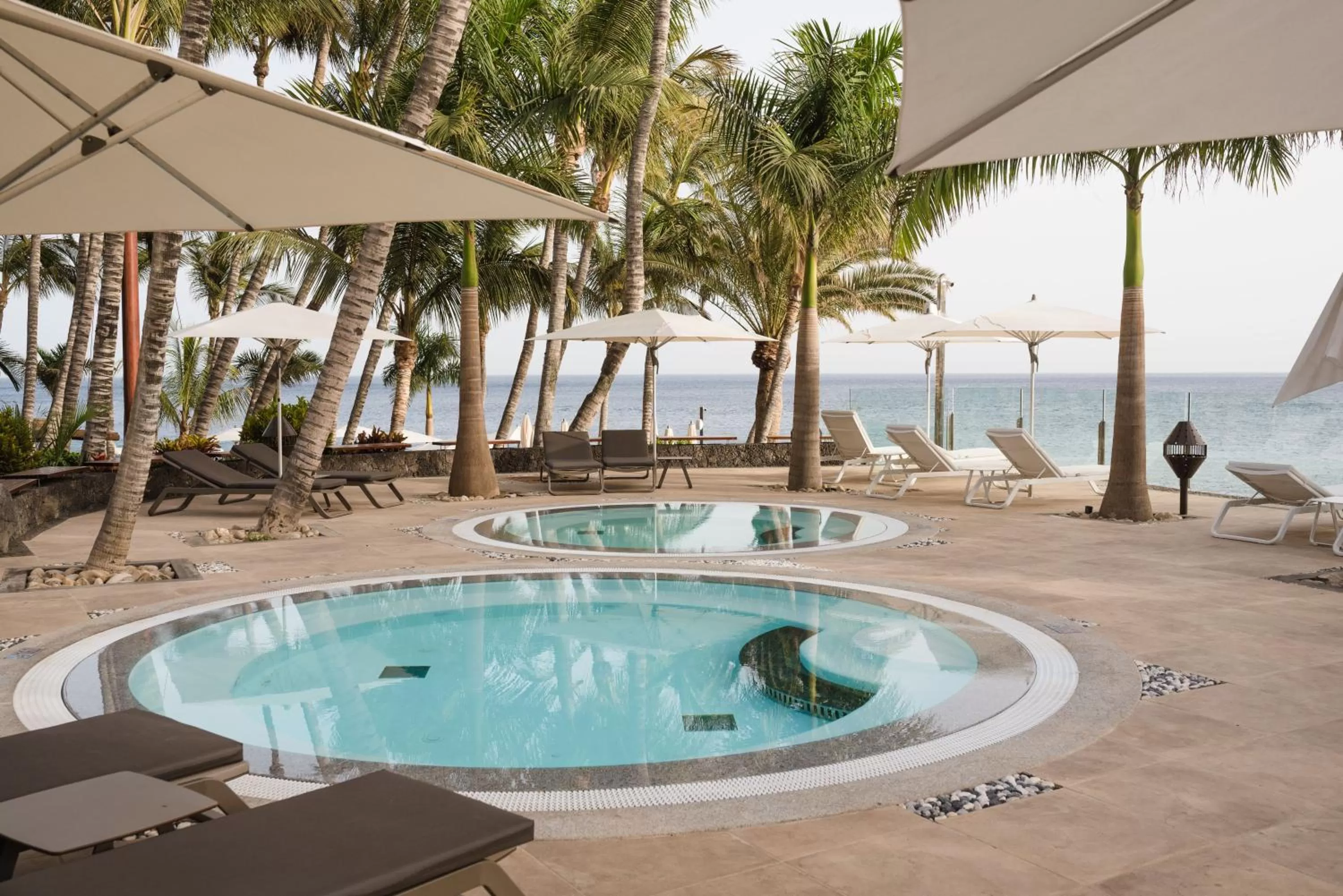 Swimming pool in Hotel Fariones