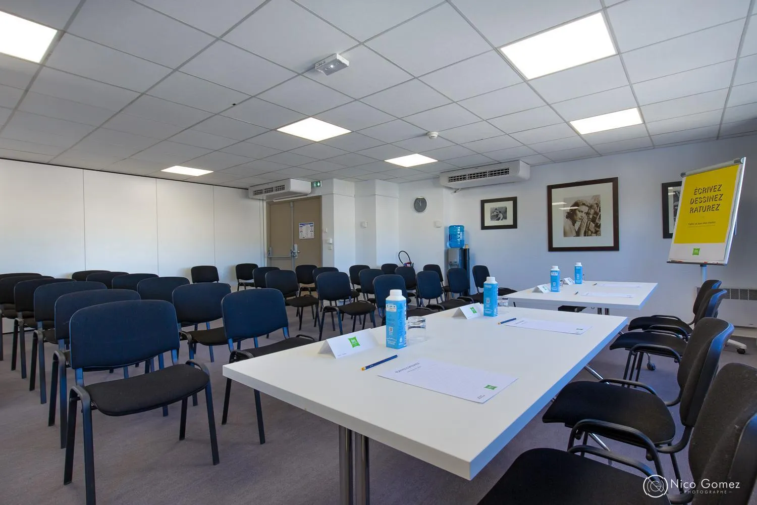 Meeting/conference room in ibis Styles Cannes Le Cannet