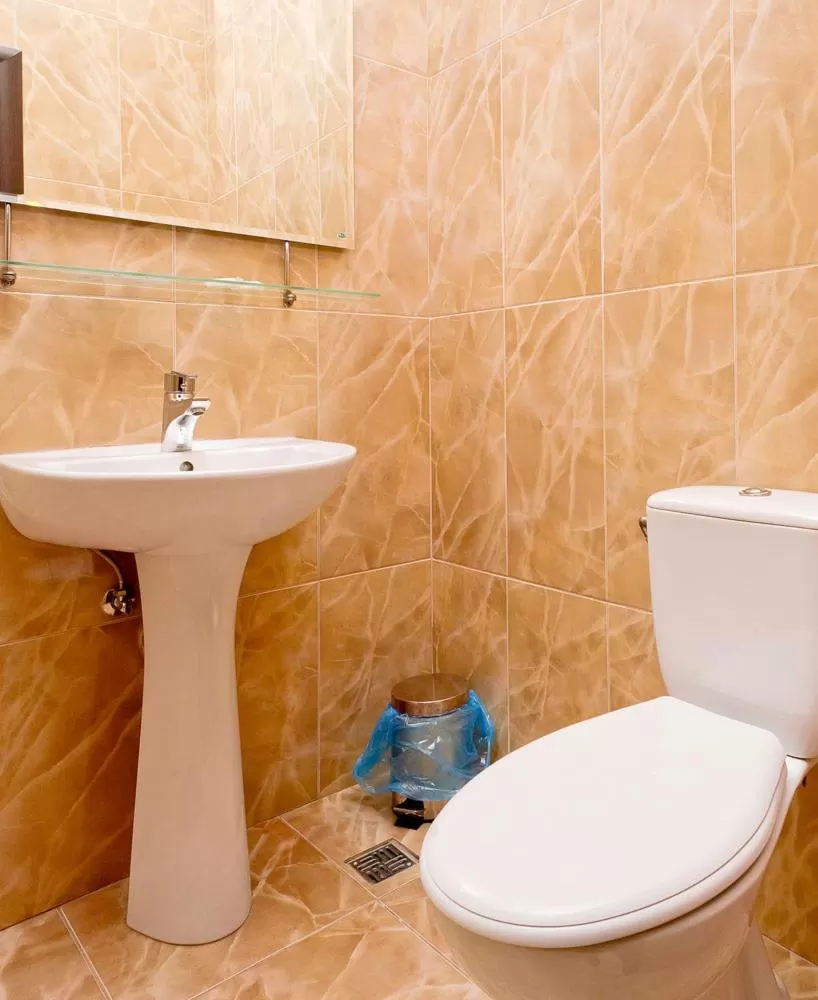 Shower, Bathroom in Hotel 8th Mile