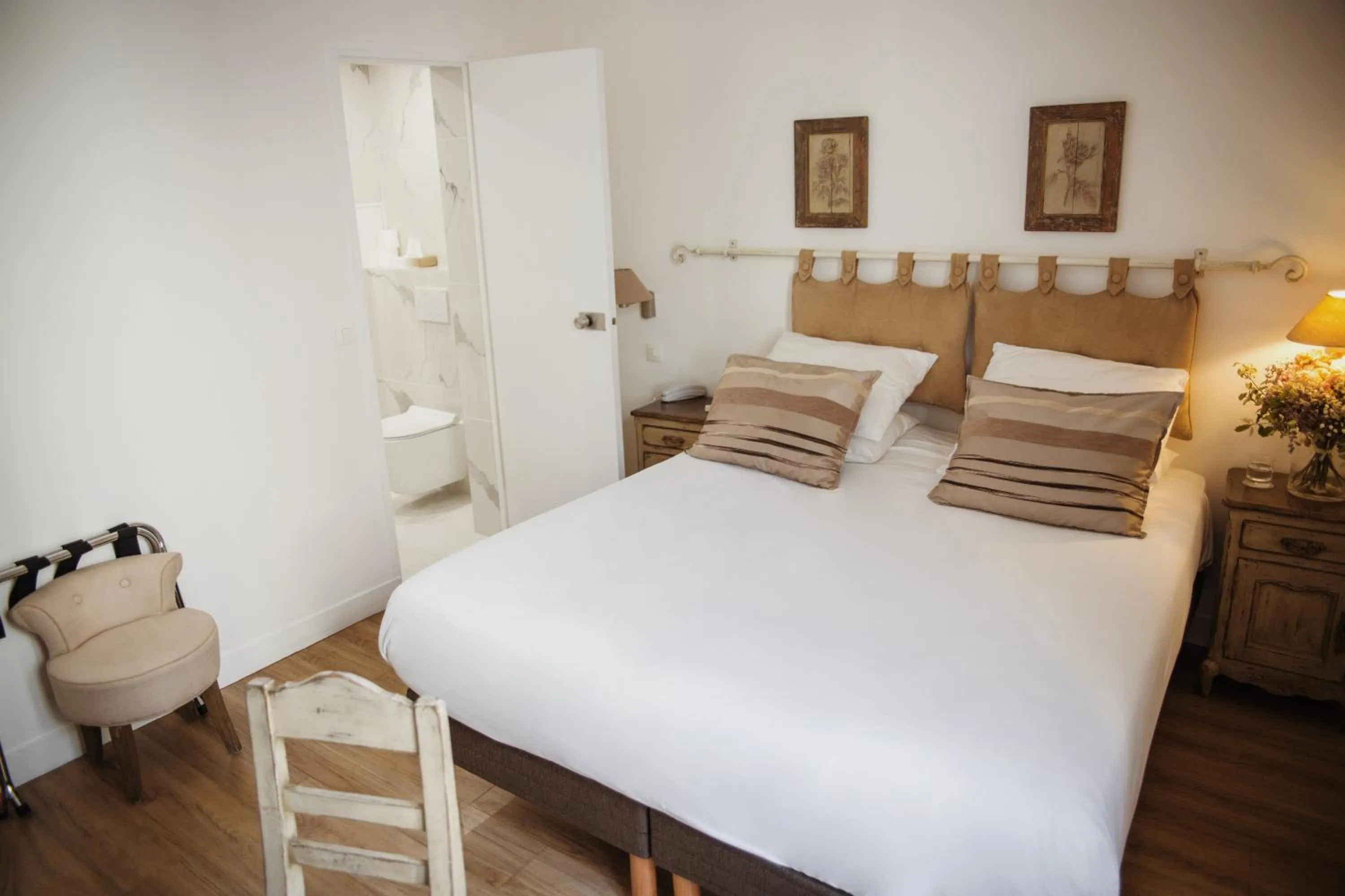 Photo of the whole room, Bed in Arcadie Montparnasse