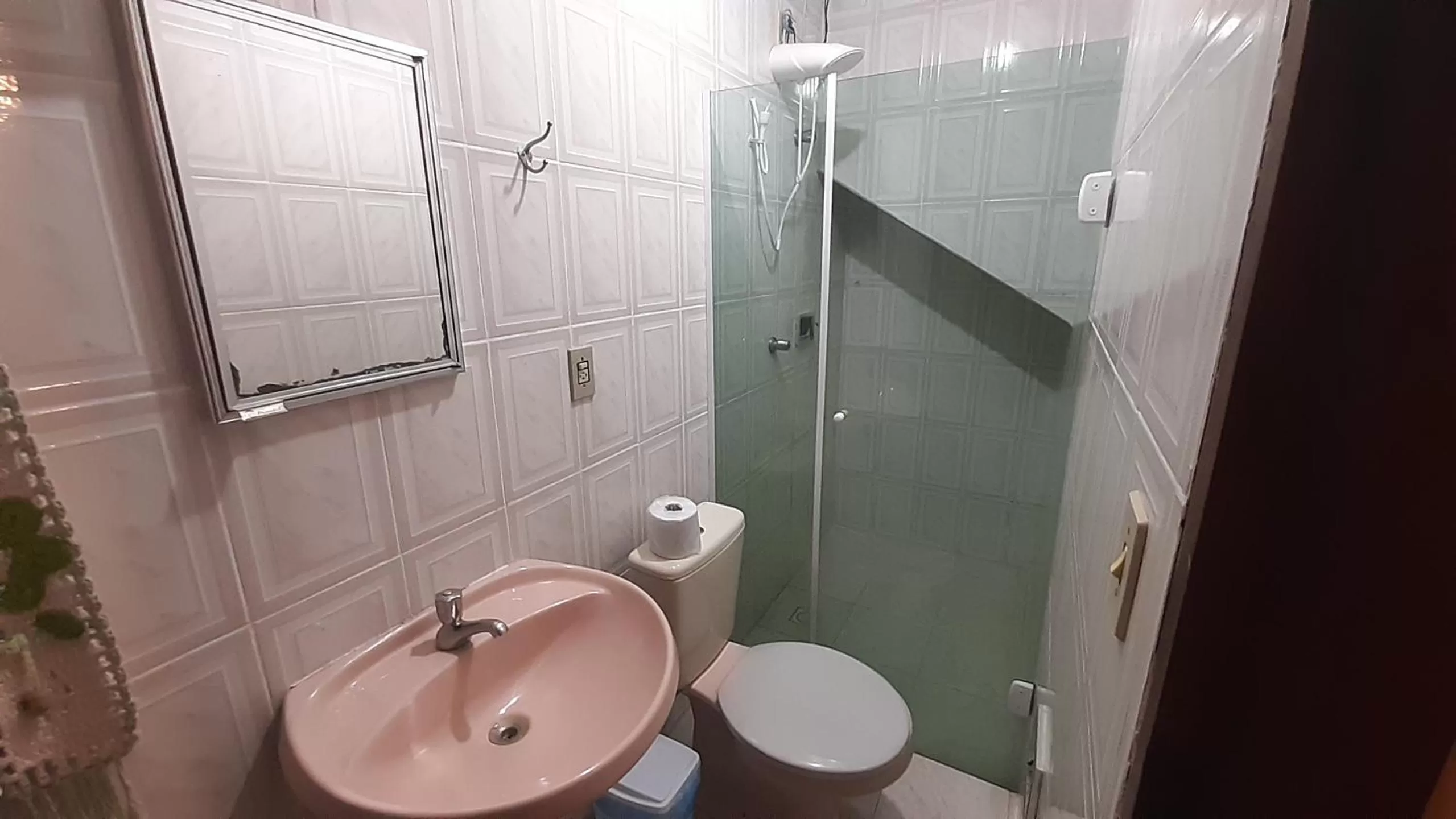 Shower, Bathroom in Pousada Reino Encantado - São Thomé das Letras - Minas Gerais