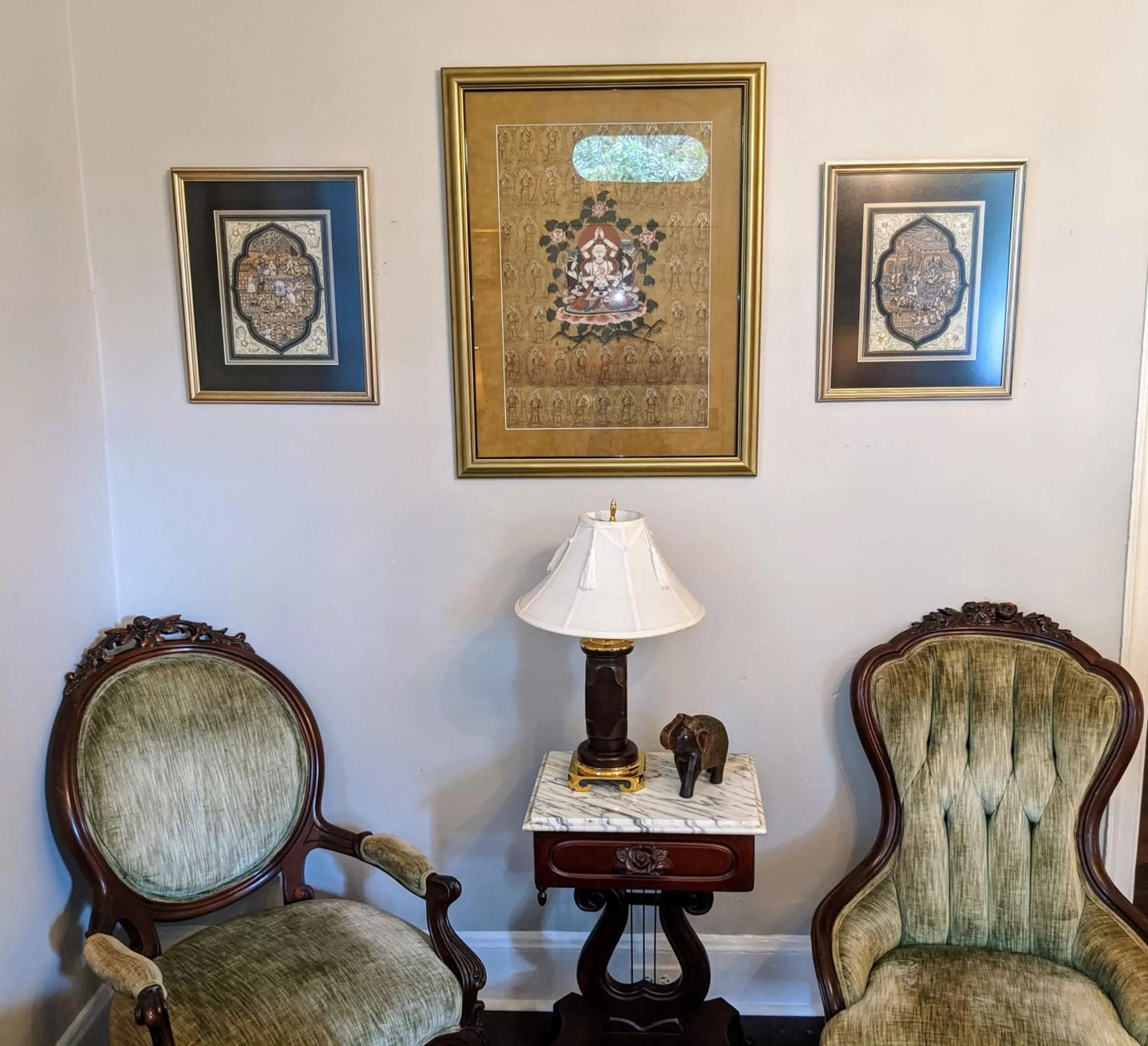 Communal lounge/ TV room in Balcony Guest House