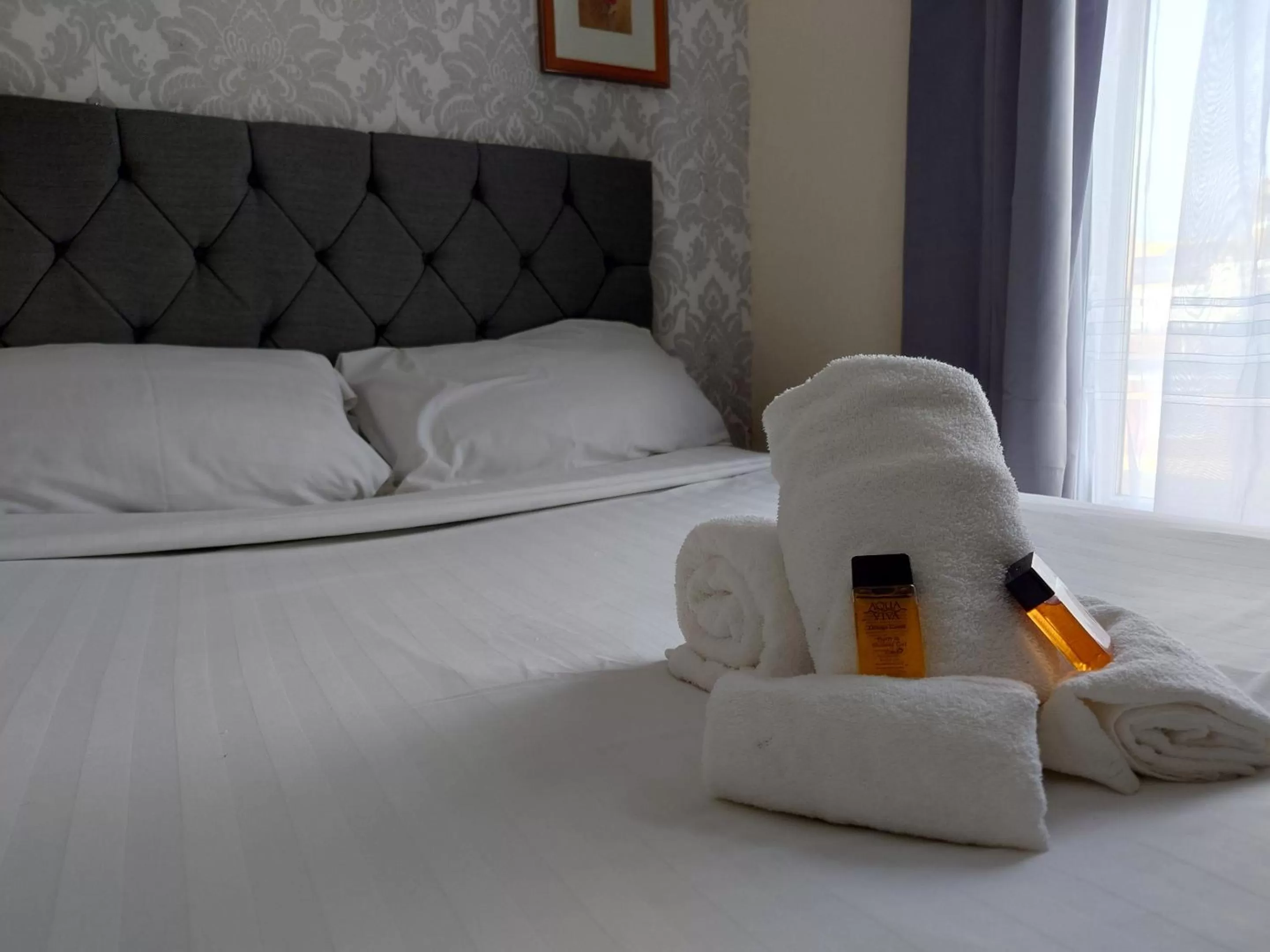 Bedroom, Bed in The Trevross