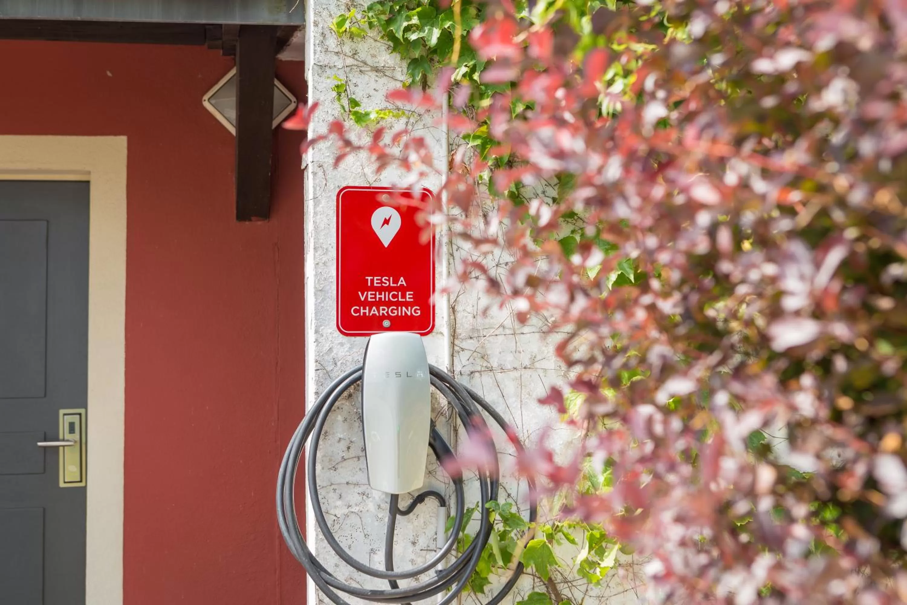 Facade/entrance in Kyriad Prestige Beaune le Panorama