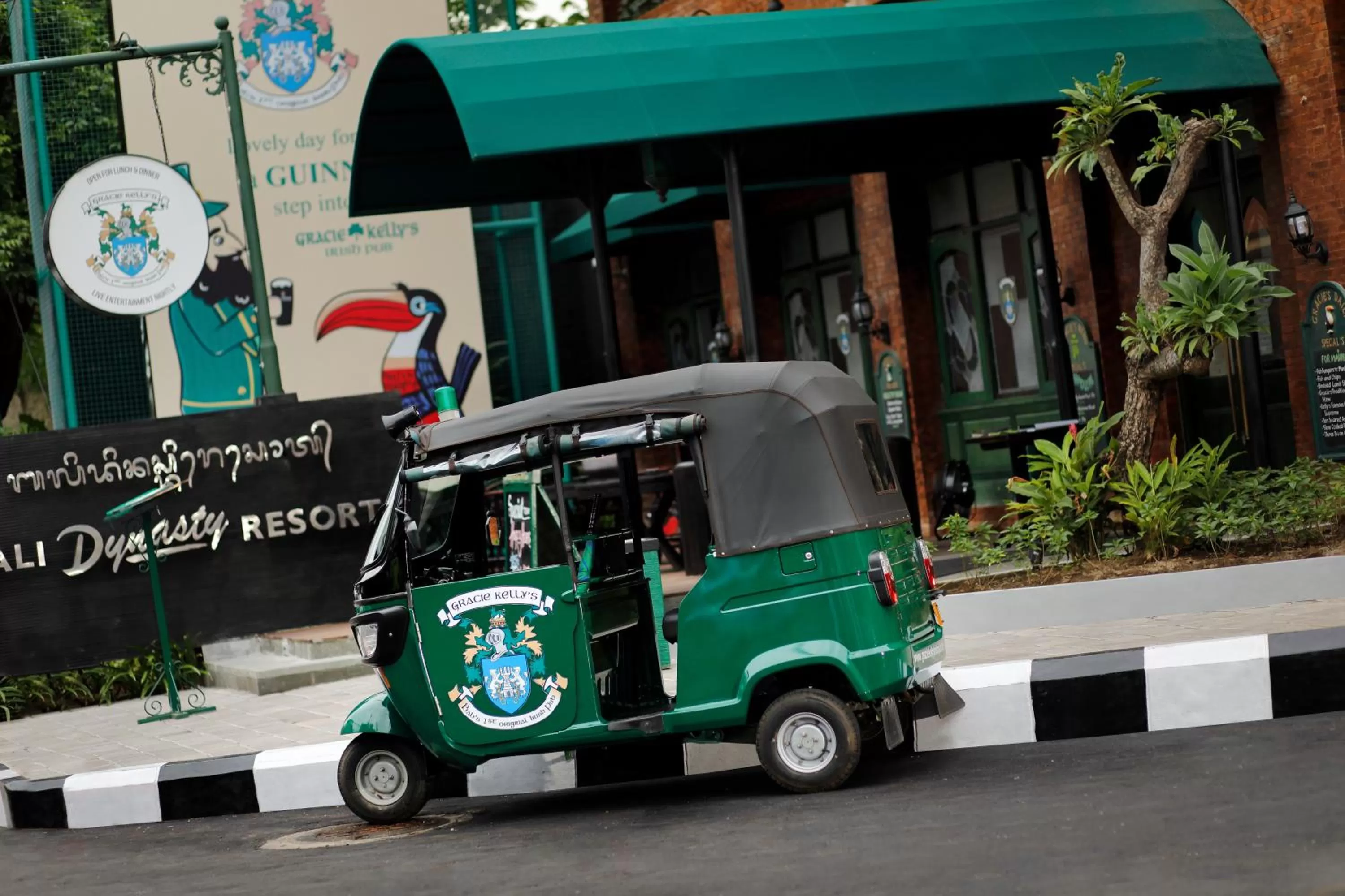 Restaurant/places to eat in Bali Dynasty Resort