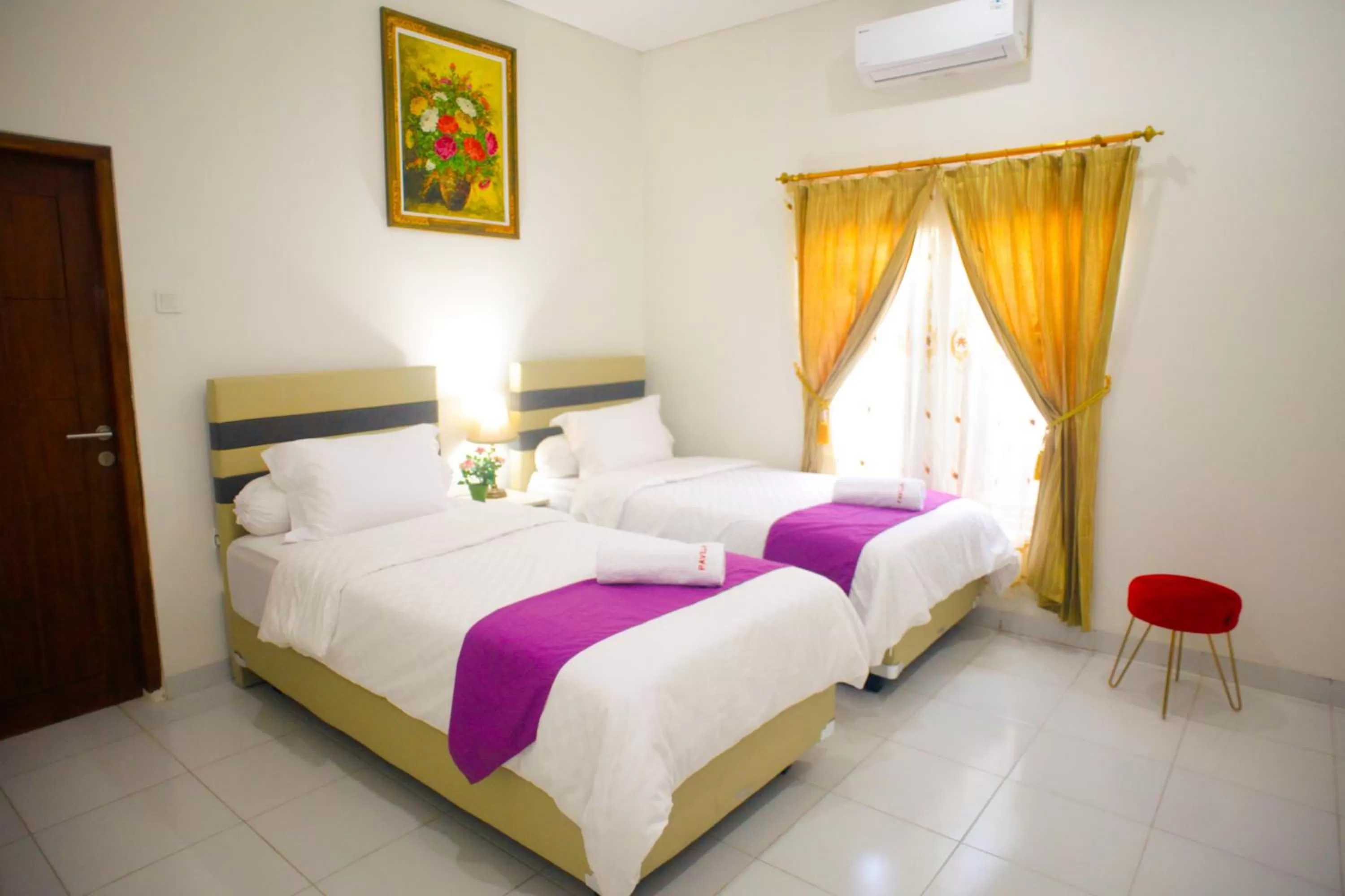 Photo of the whole room, Bed in Pavilla Labuan Bajo