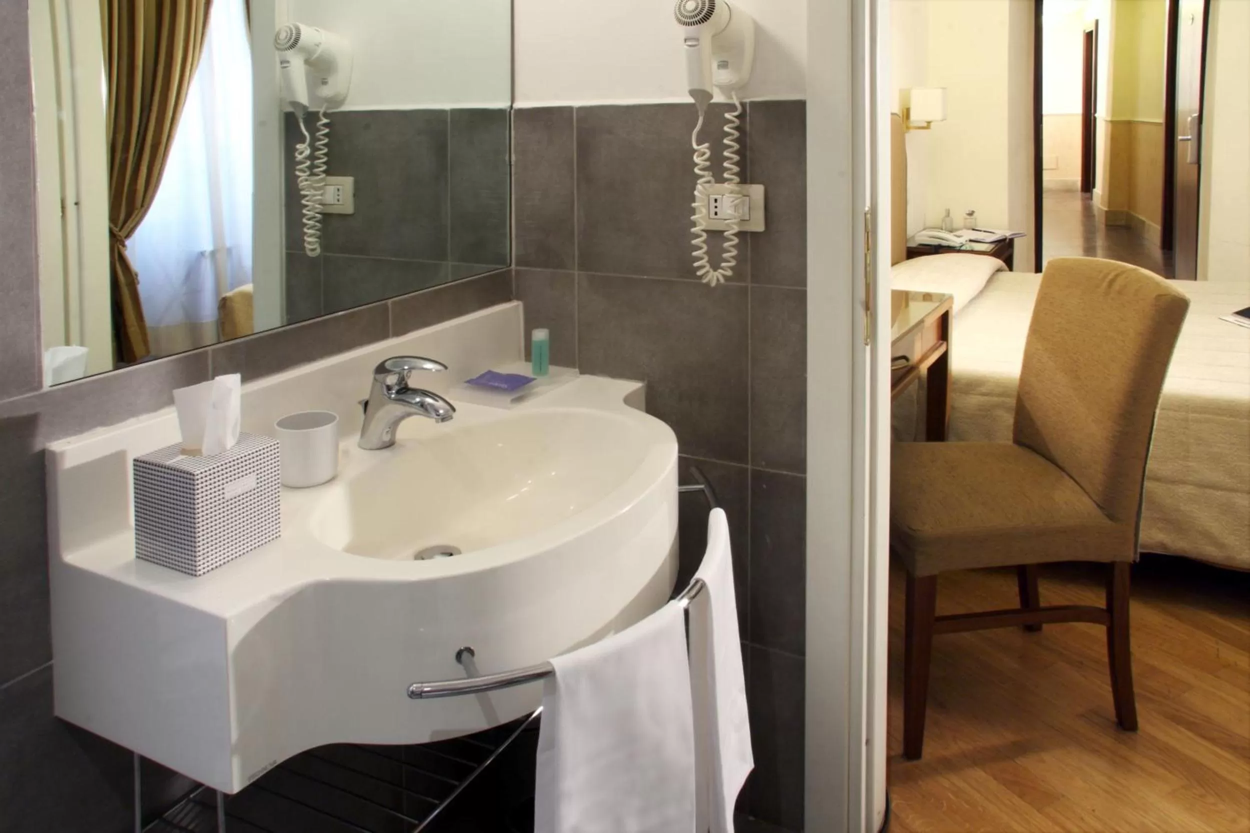 Toilet in Hotel Adriano