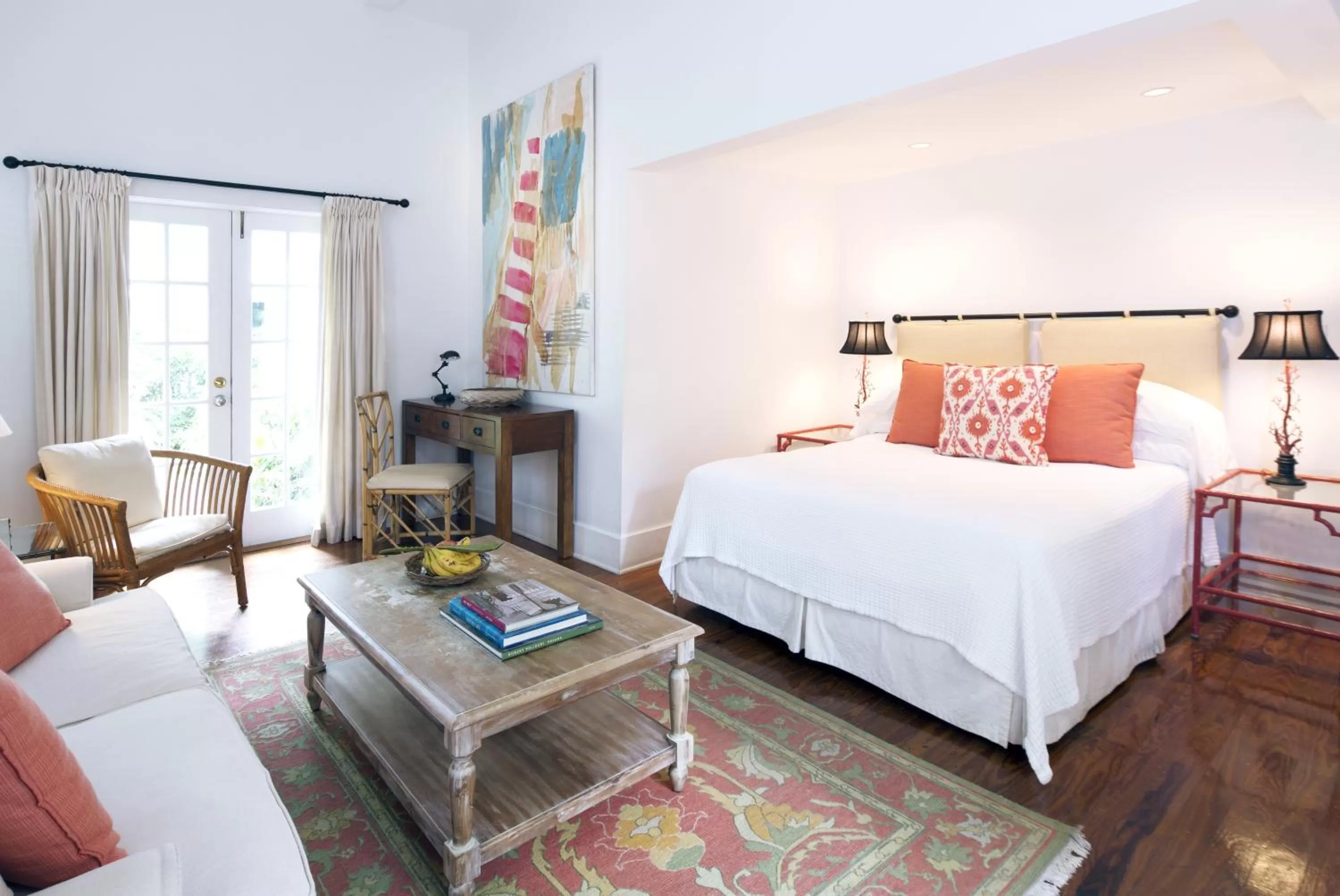 Seating area, Bed in Simonton Court Historic Inn & Cottages
